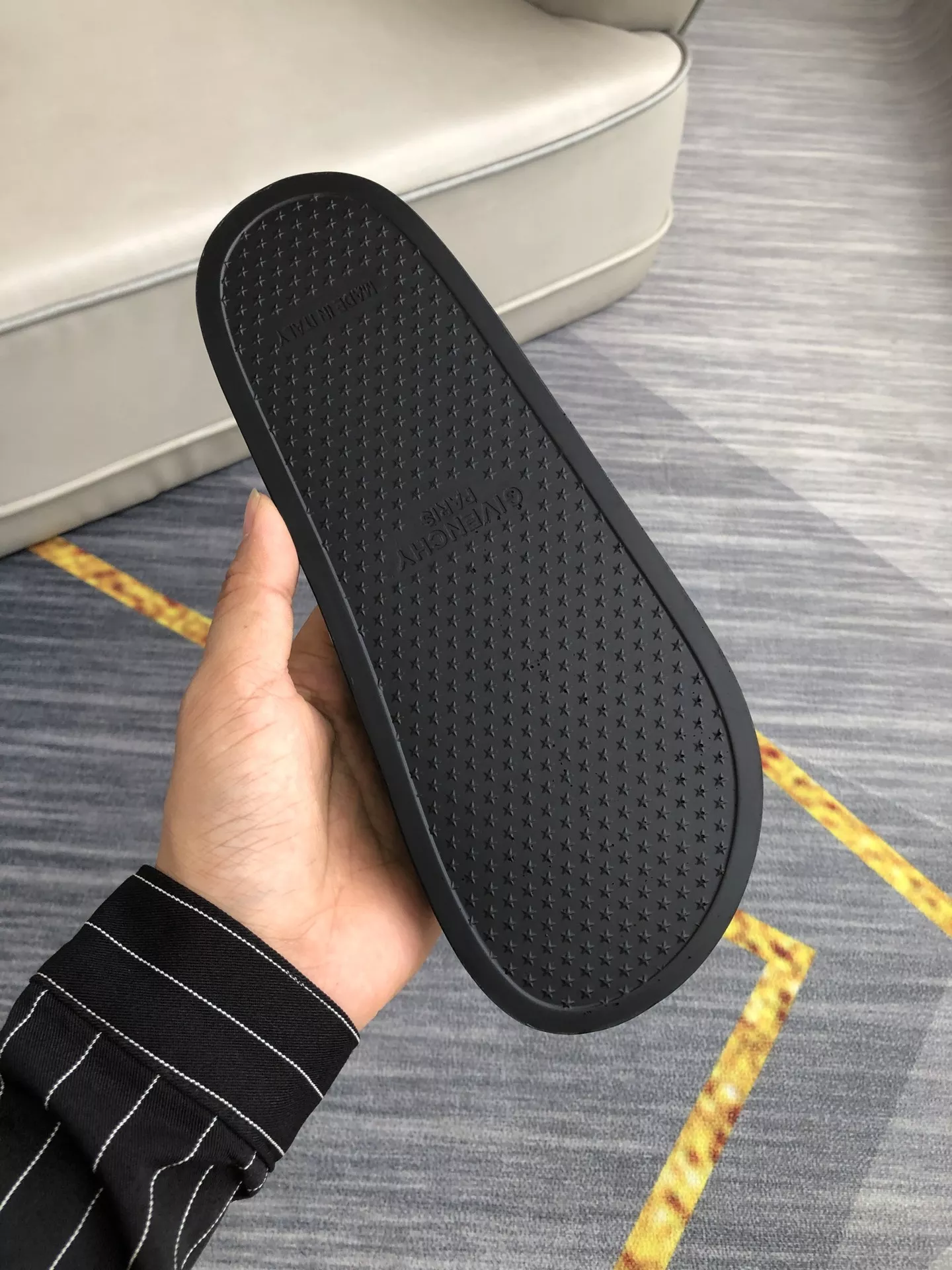 Givenchy Slippers For Men EasyMatch 1521