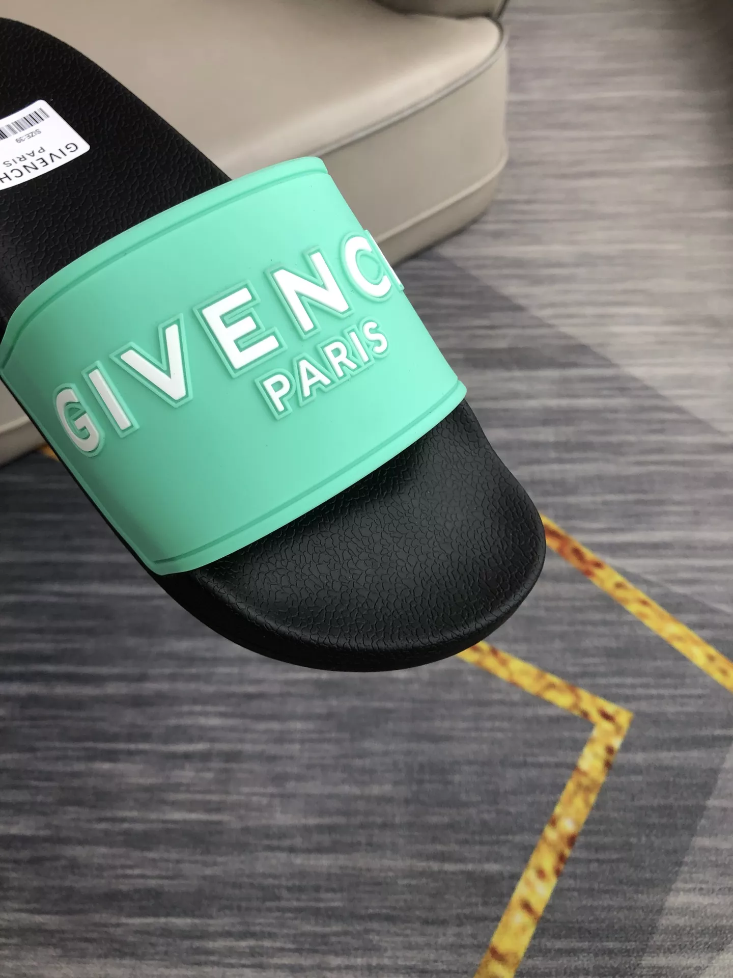 Givenchy Slippers For Men EasyMatch 1521