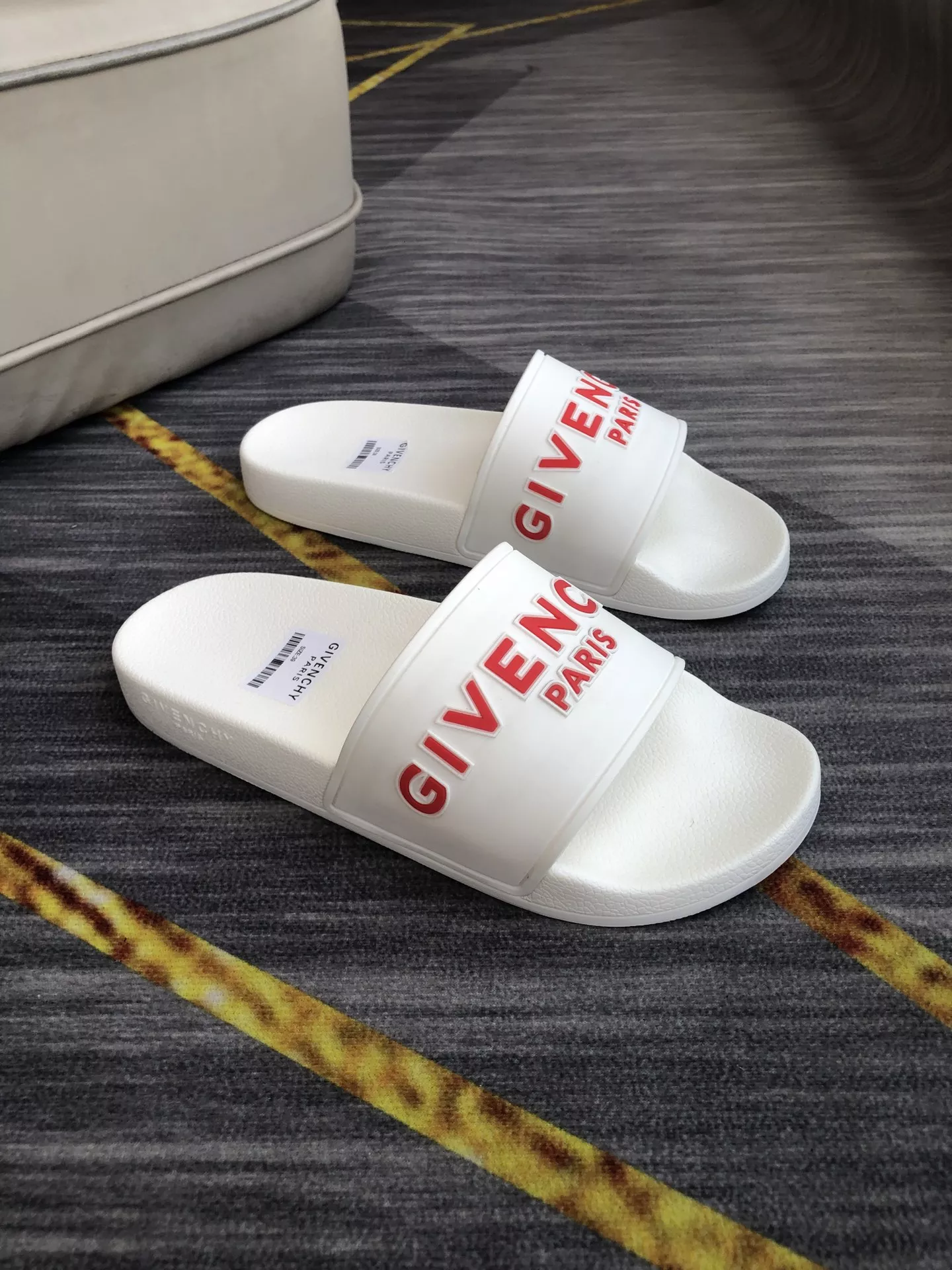 Givenchy Slippers For Men Modern 2457