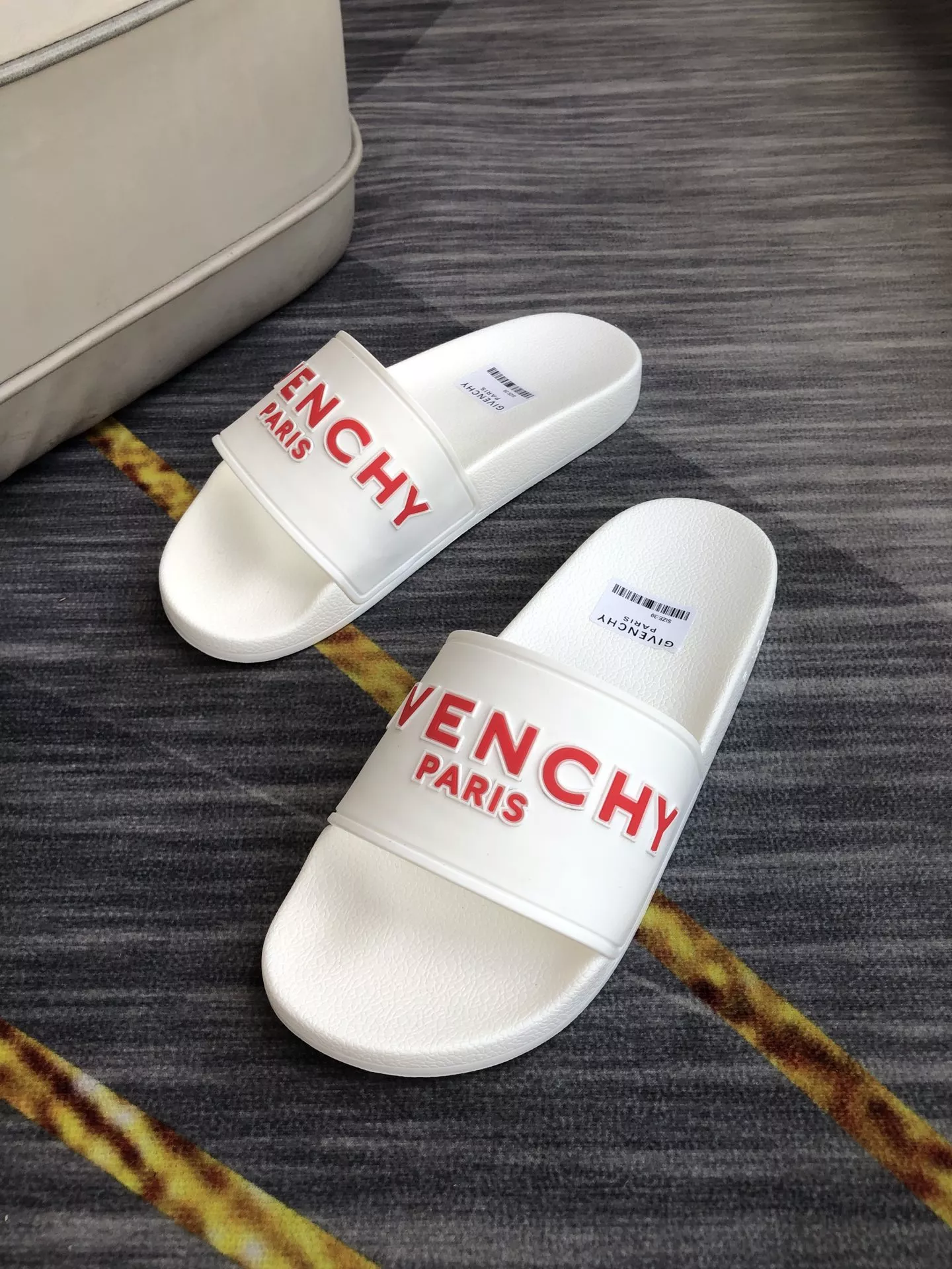 Givenchy Slippers For Men Modern 2457
