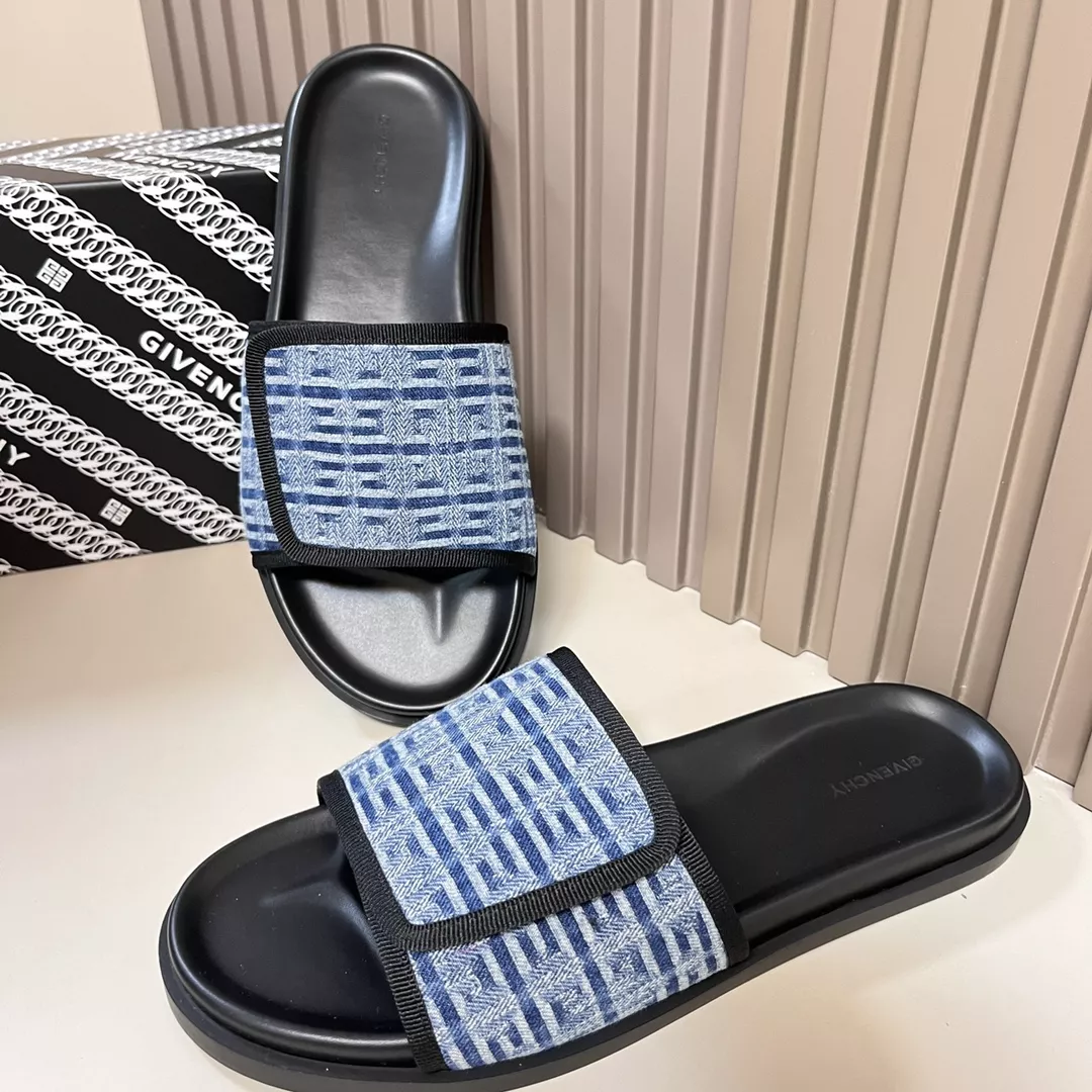Givenchy Slippers For Men Refined 526
