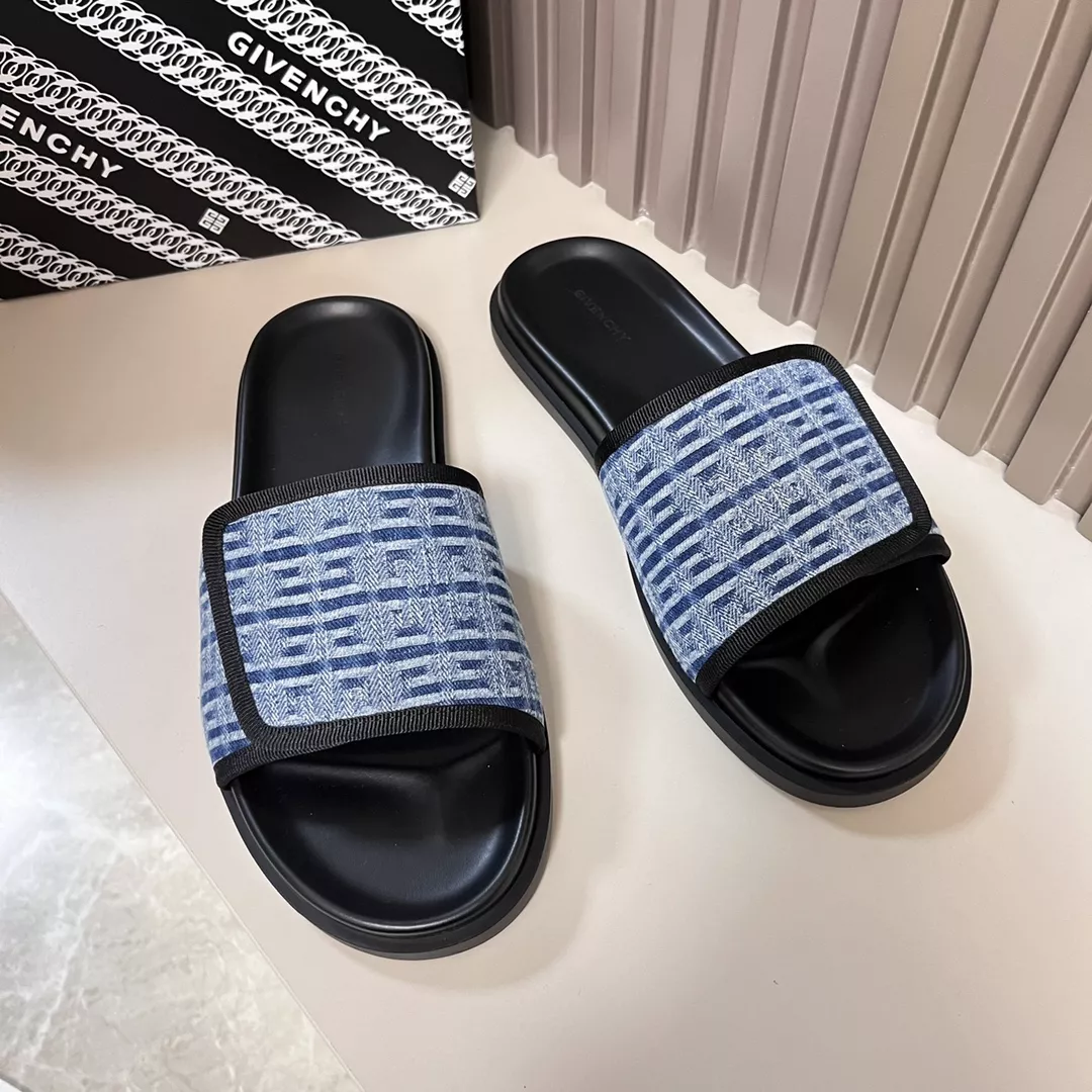 Givenchy Slippers For Men Refined 526