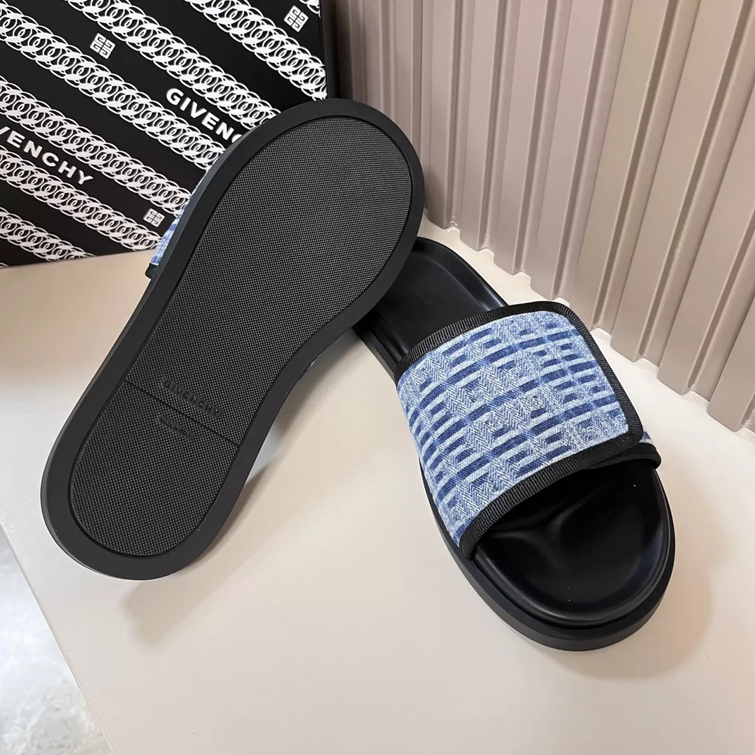 Givenchy Slippers For Men Refined 526