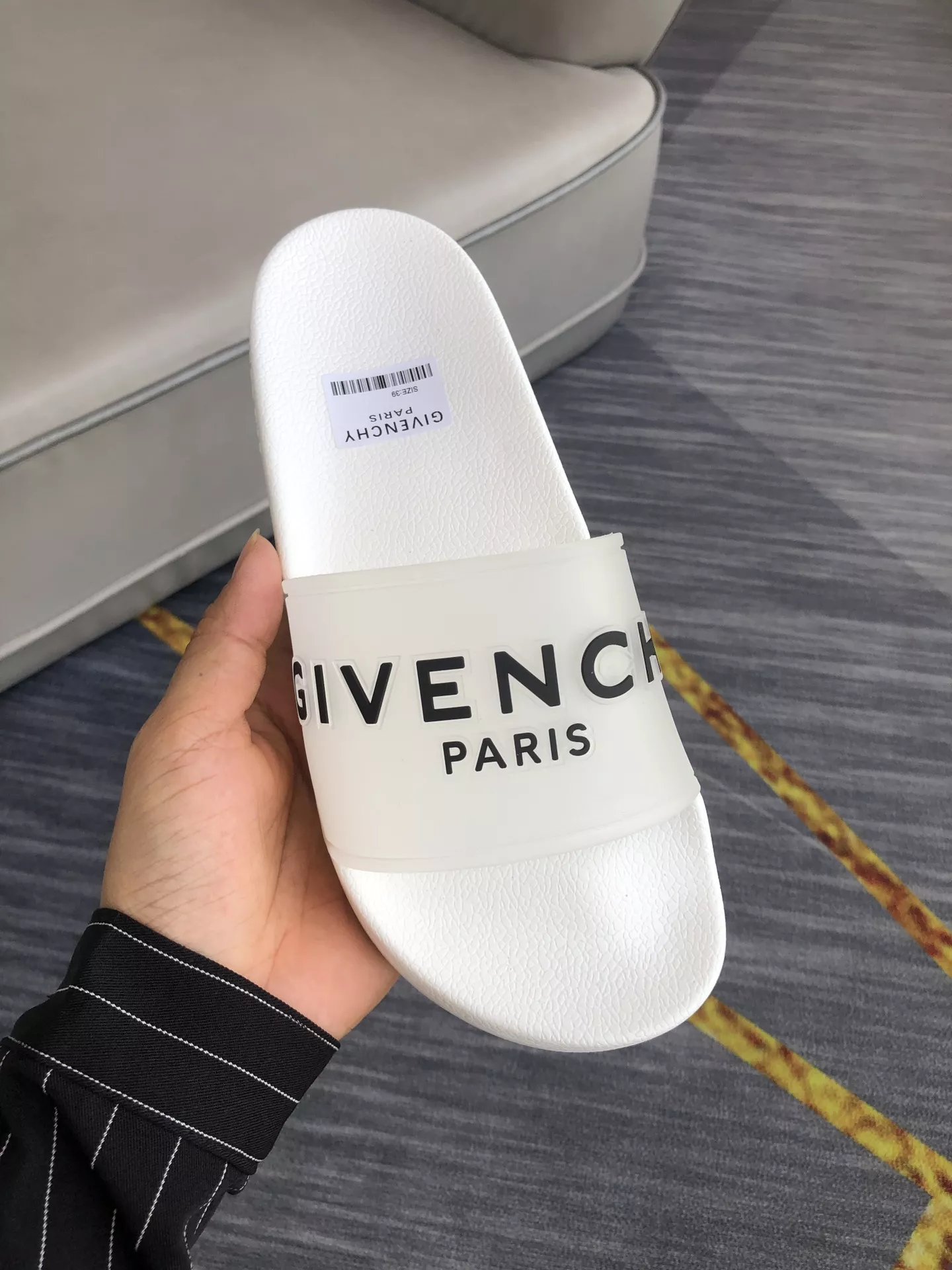 Givenchy Slippers For Men Sleek 6408