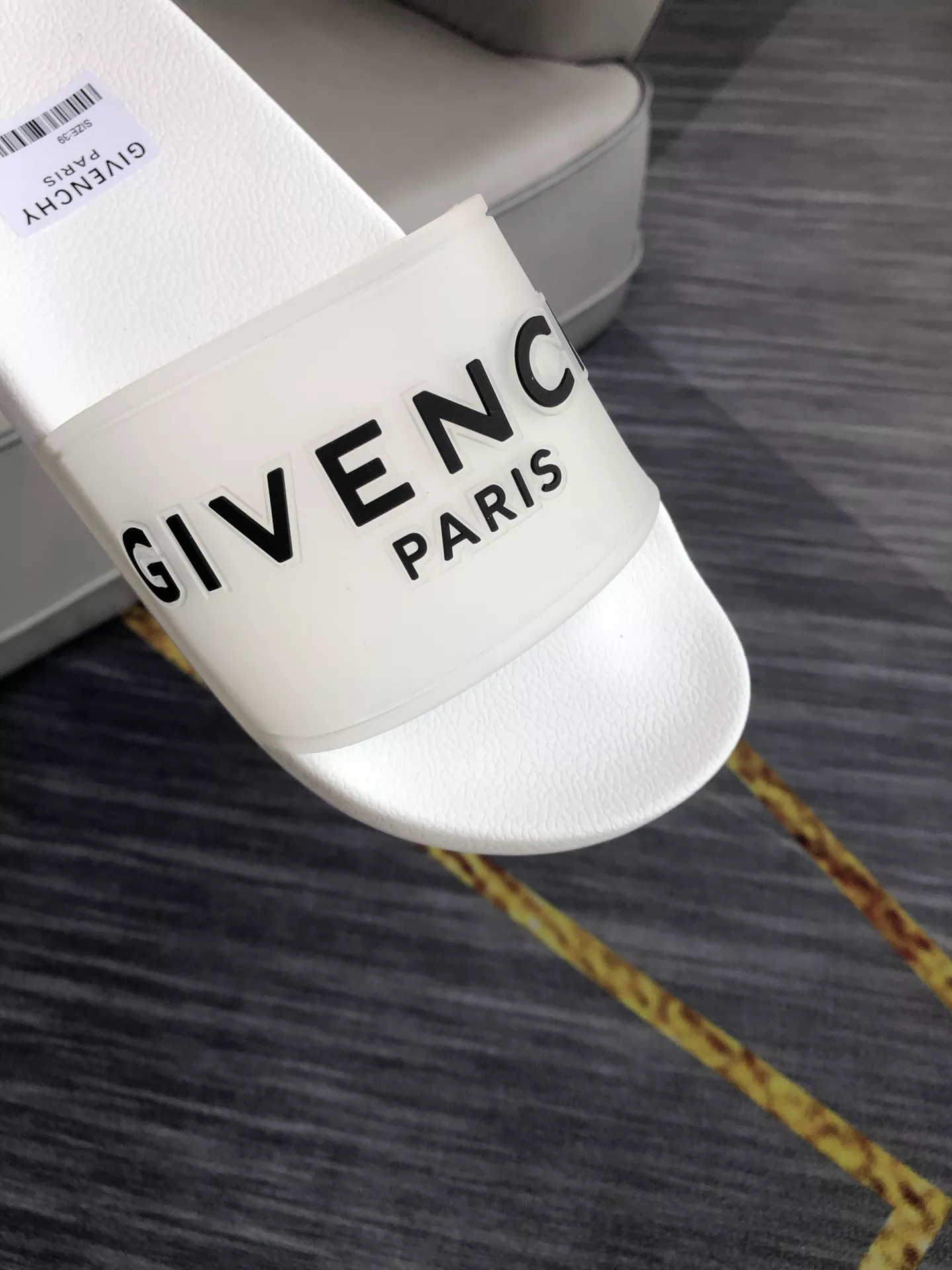 Givenchy Slippers For Men Sleek 6408