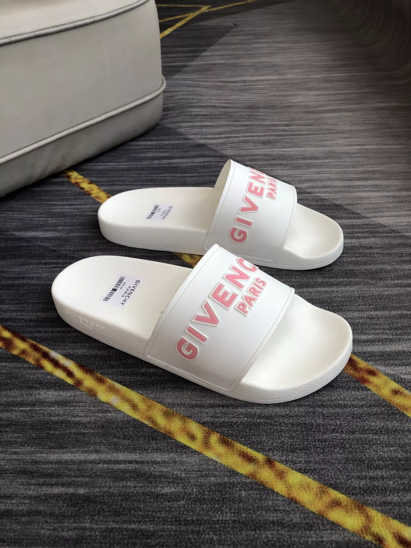 Givenchy Slippers For Men Sophisticated 5790