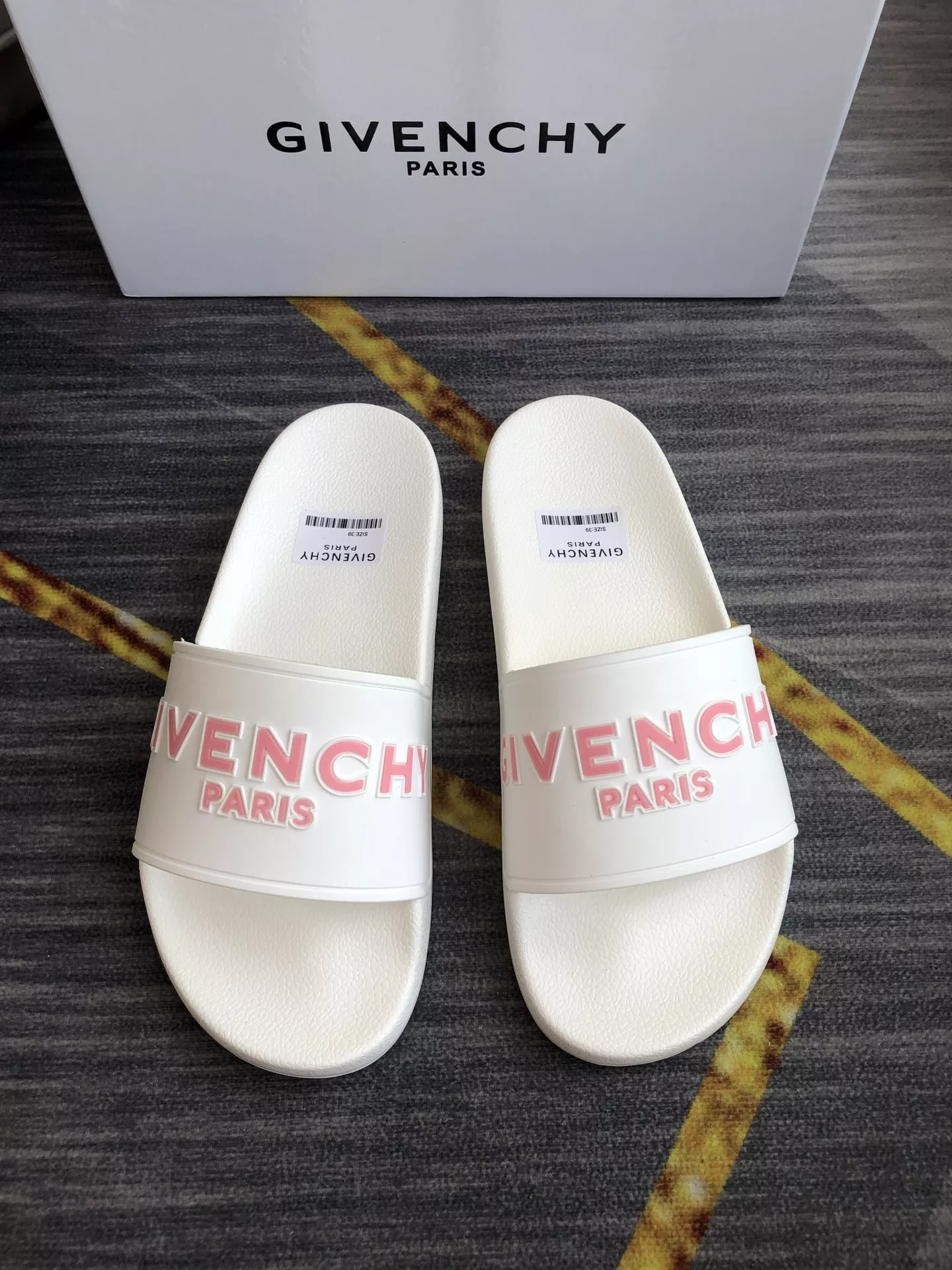 Givenchy Slippers For Men Sophisticated 5790