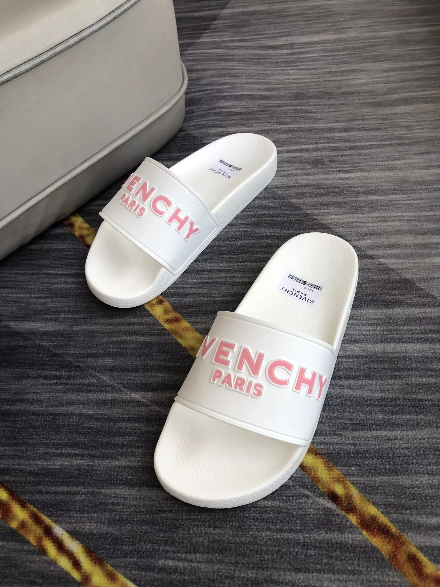 Givenchy Slippers For Men Sophisticated 5790