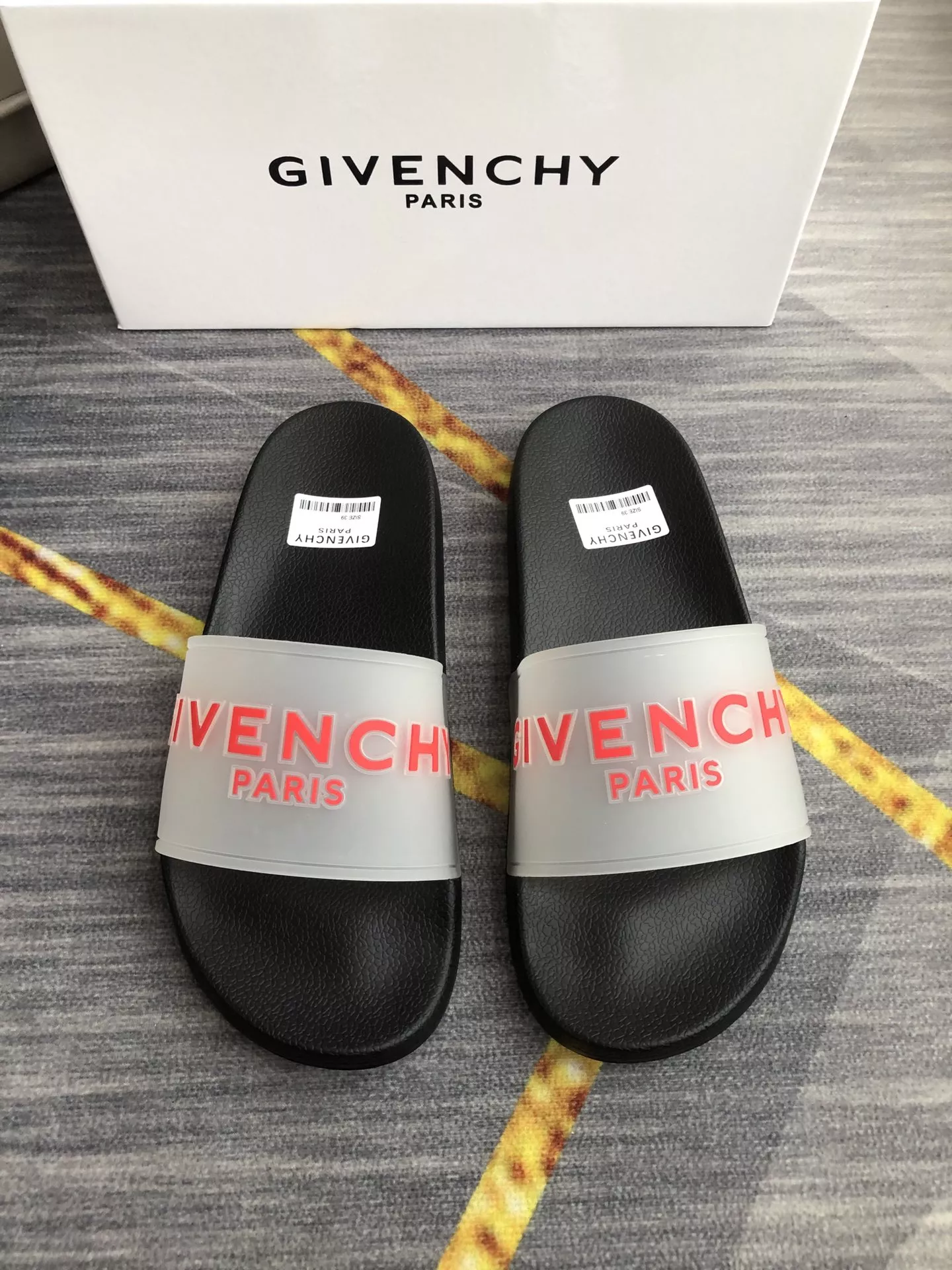 Givenchy Slippers For Men Trendsetting 415