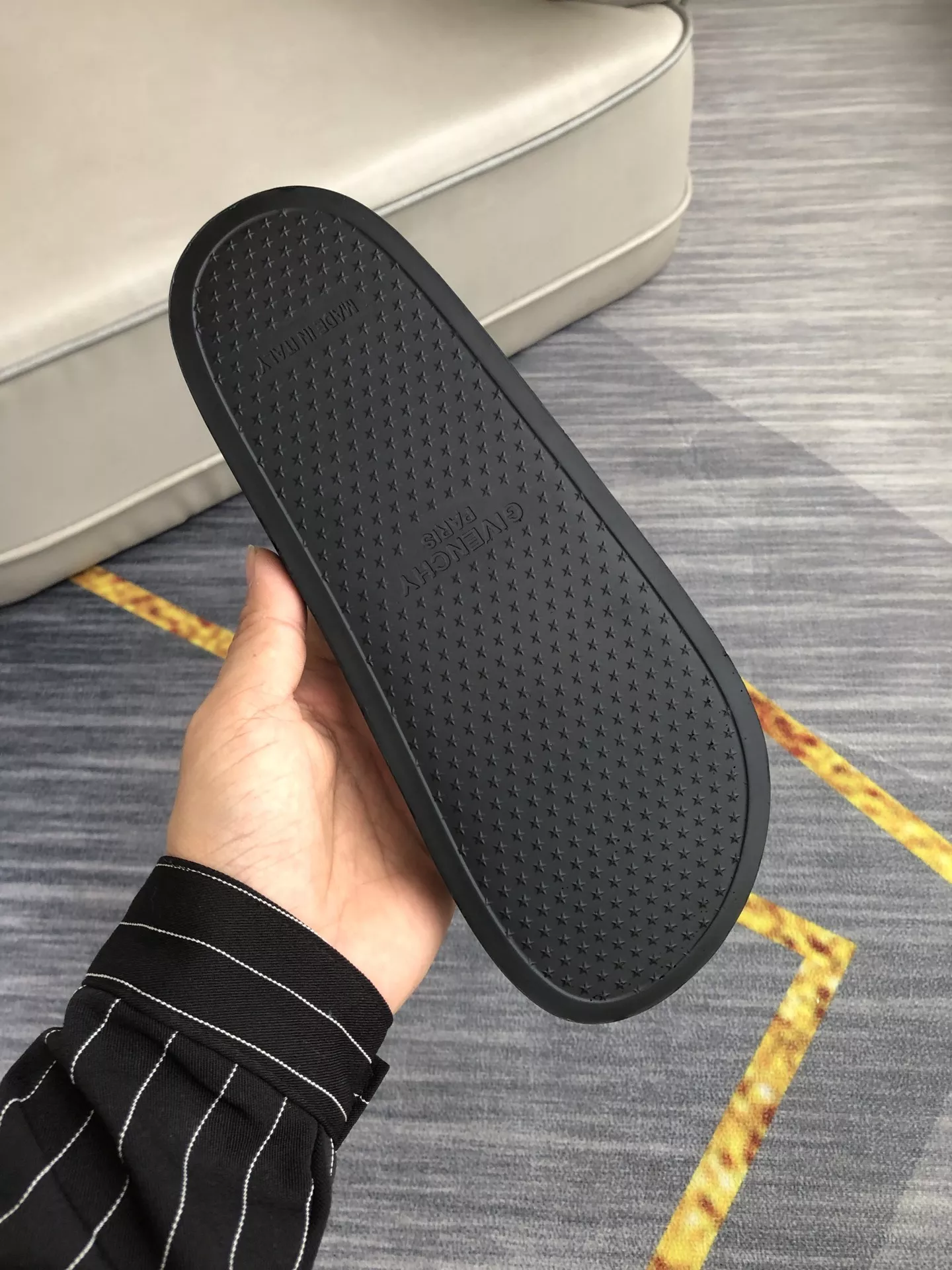Givenchy Slippers For Men Trendsetting 415