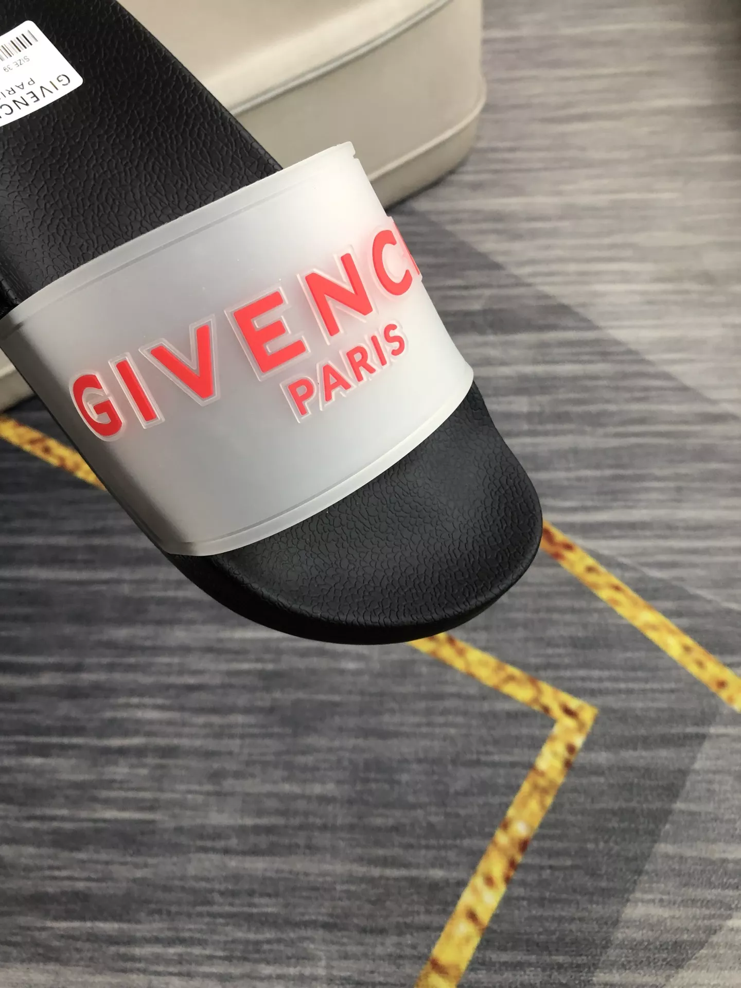 Givenchy Slippers For Men Trendsetting 415