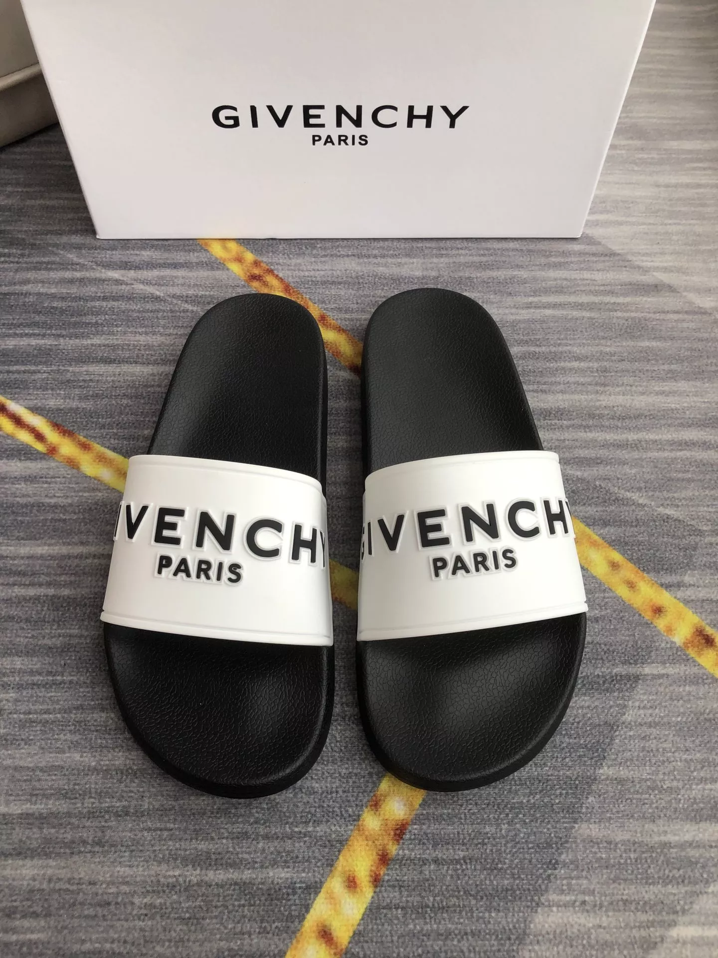 Givenchy Slippers For Women Bold 8422
