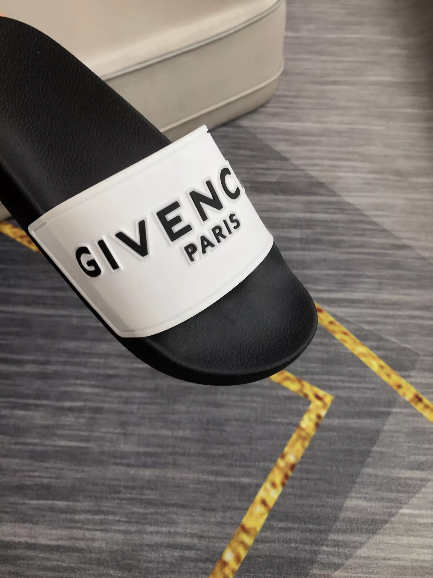 Givenchy Slippers For Women Bold 8422