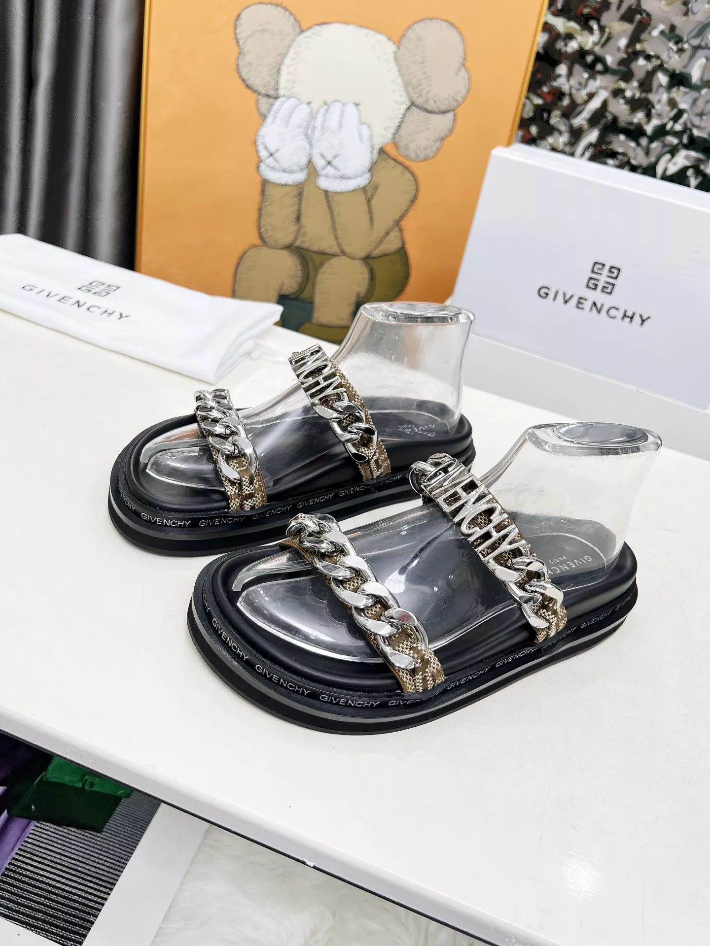Givenchy Slippers For Women Compact 2388