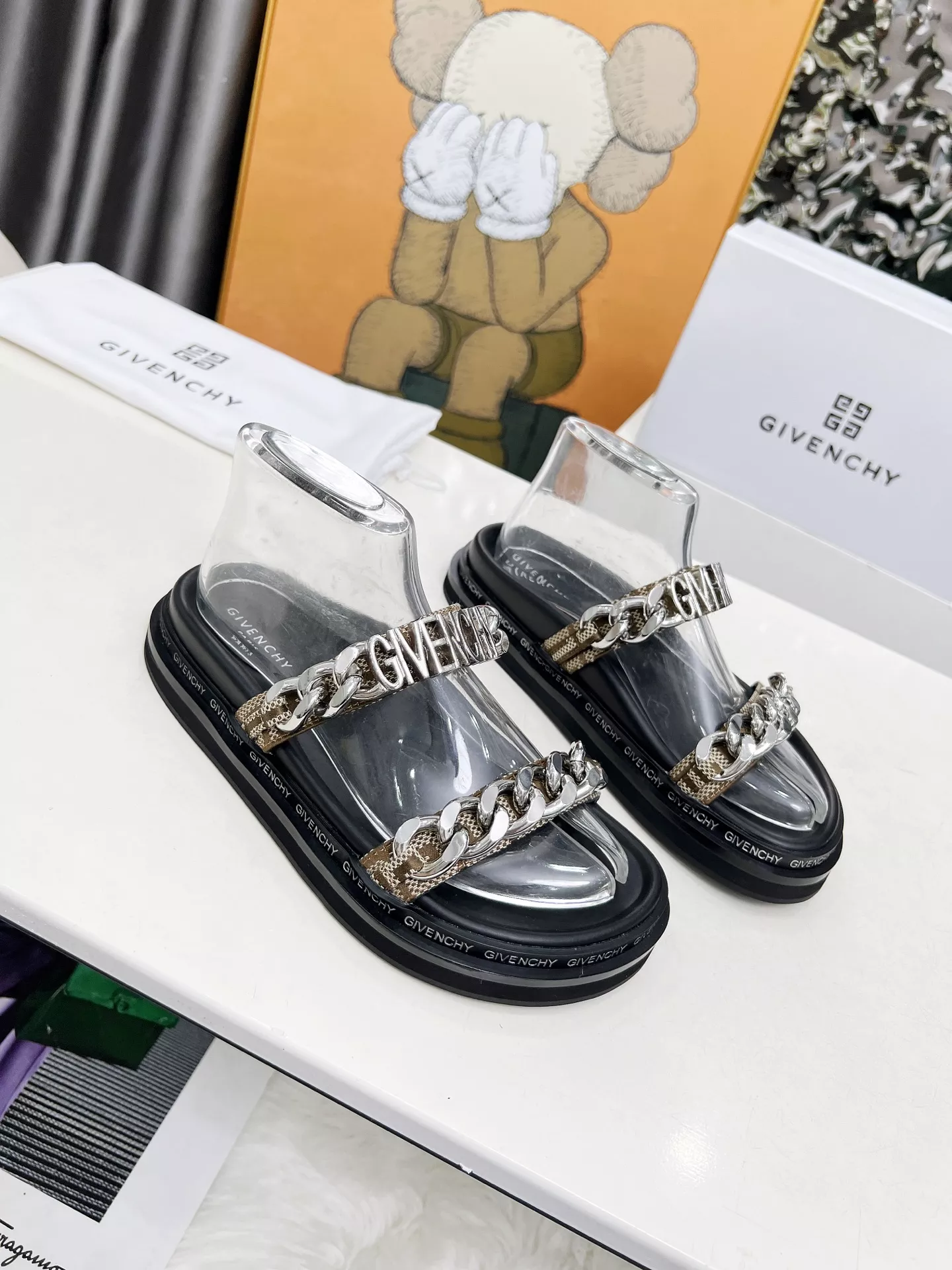 Givenchy Slippers For Women Compact 2388
