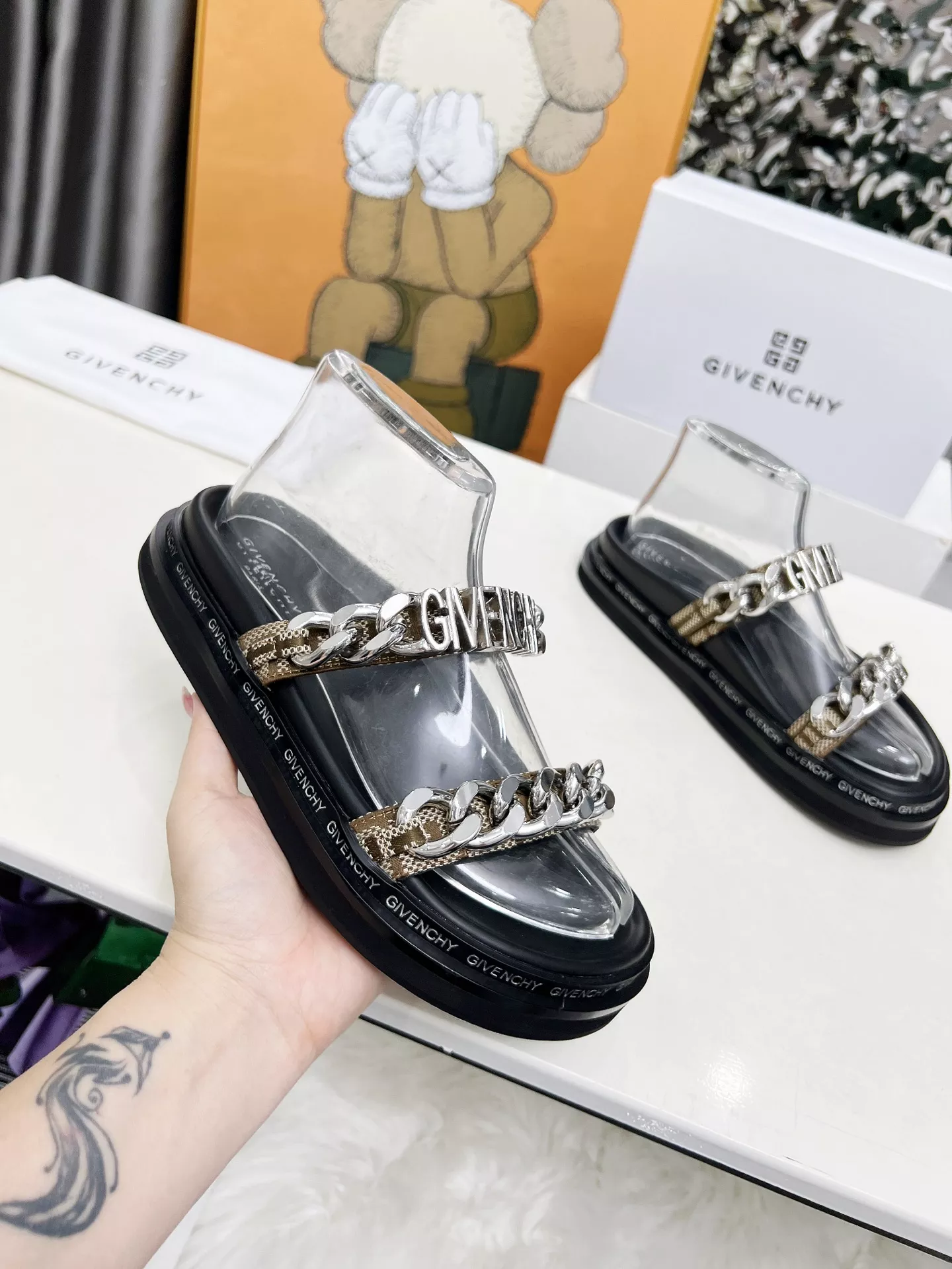 Givenchy Slippers For Women Compact 2388