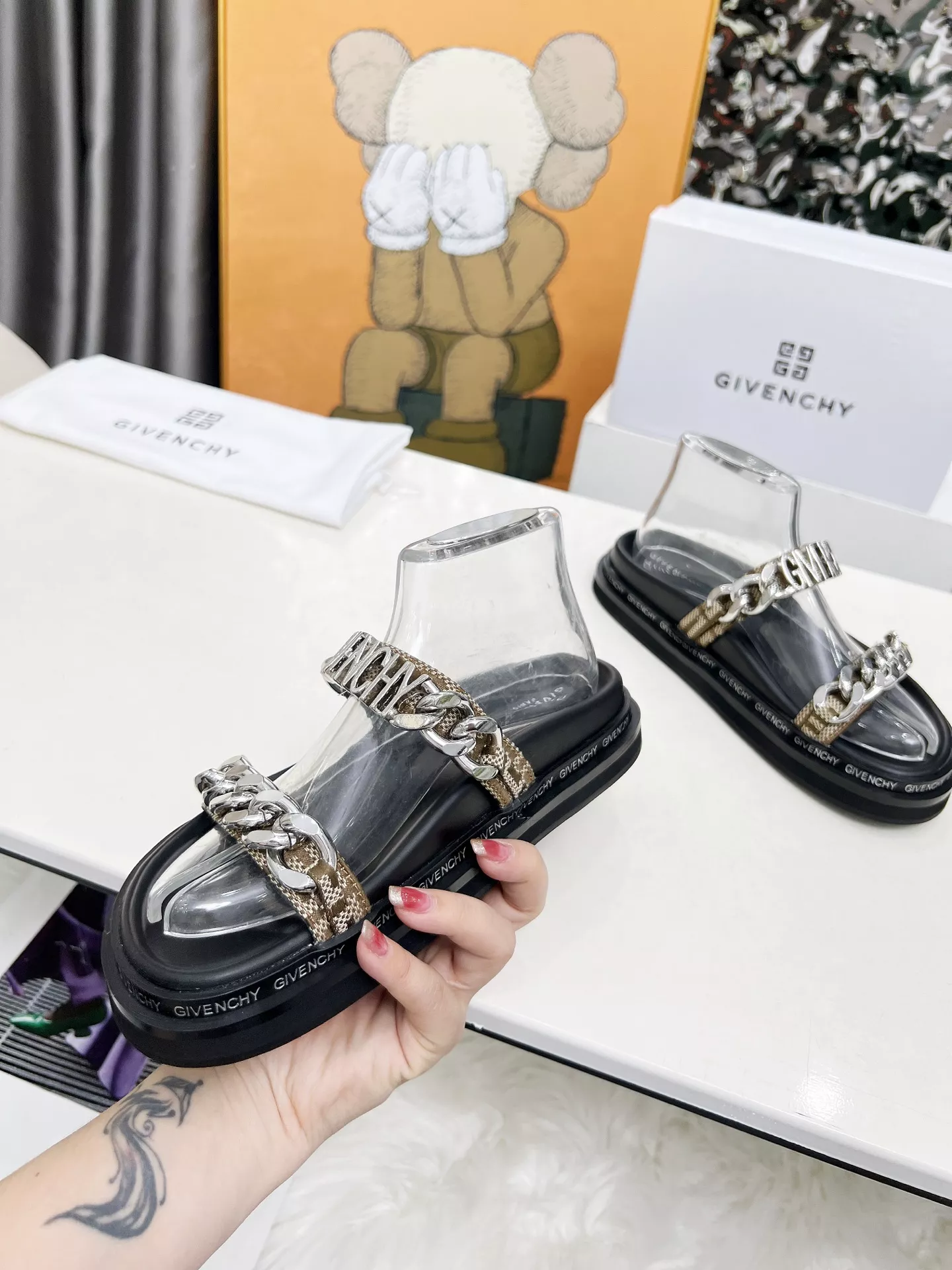 Givenchy Slippers For Women Compact 2388