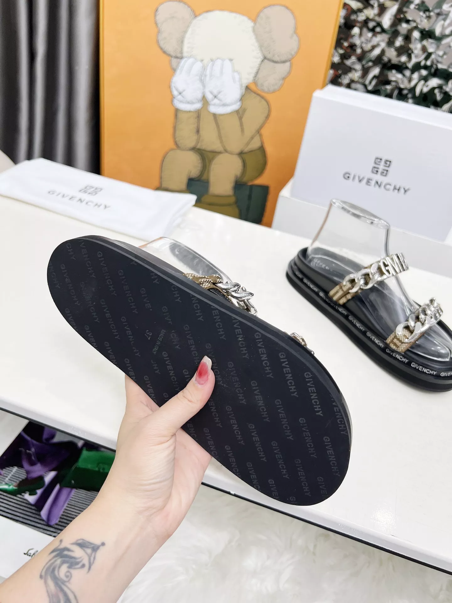 Givenchy Slippers For Women Compact 2388