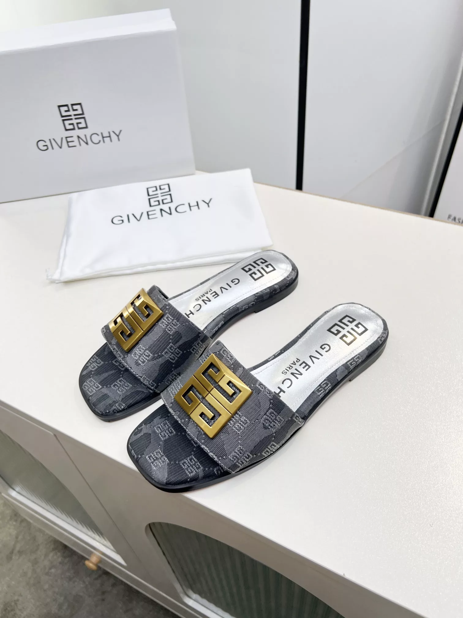 Givenchy Slippers For Women DailyWear 3475