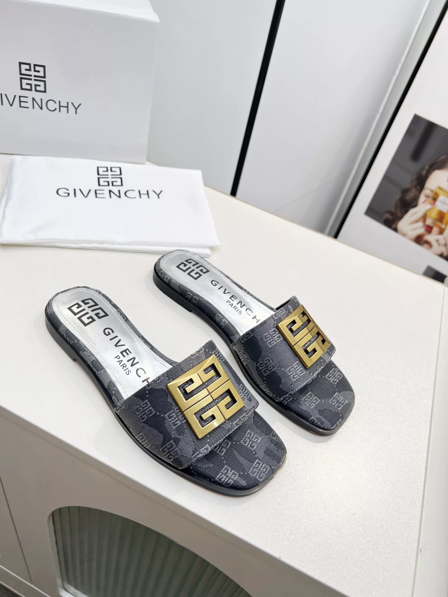 Givenchy Slippers For Women DailyWear 3475
