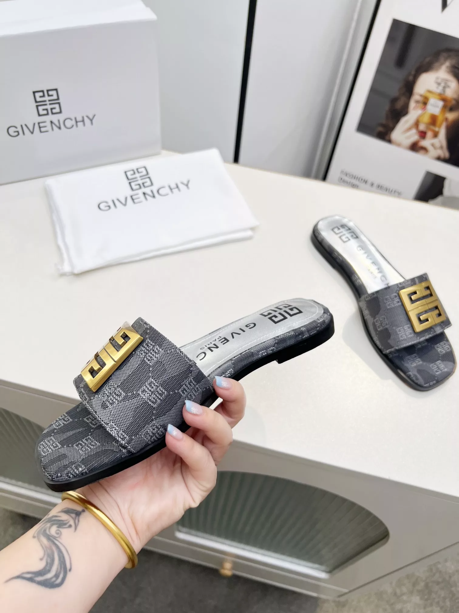 Givenchy Slippers For Women DailyWear 3475