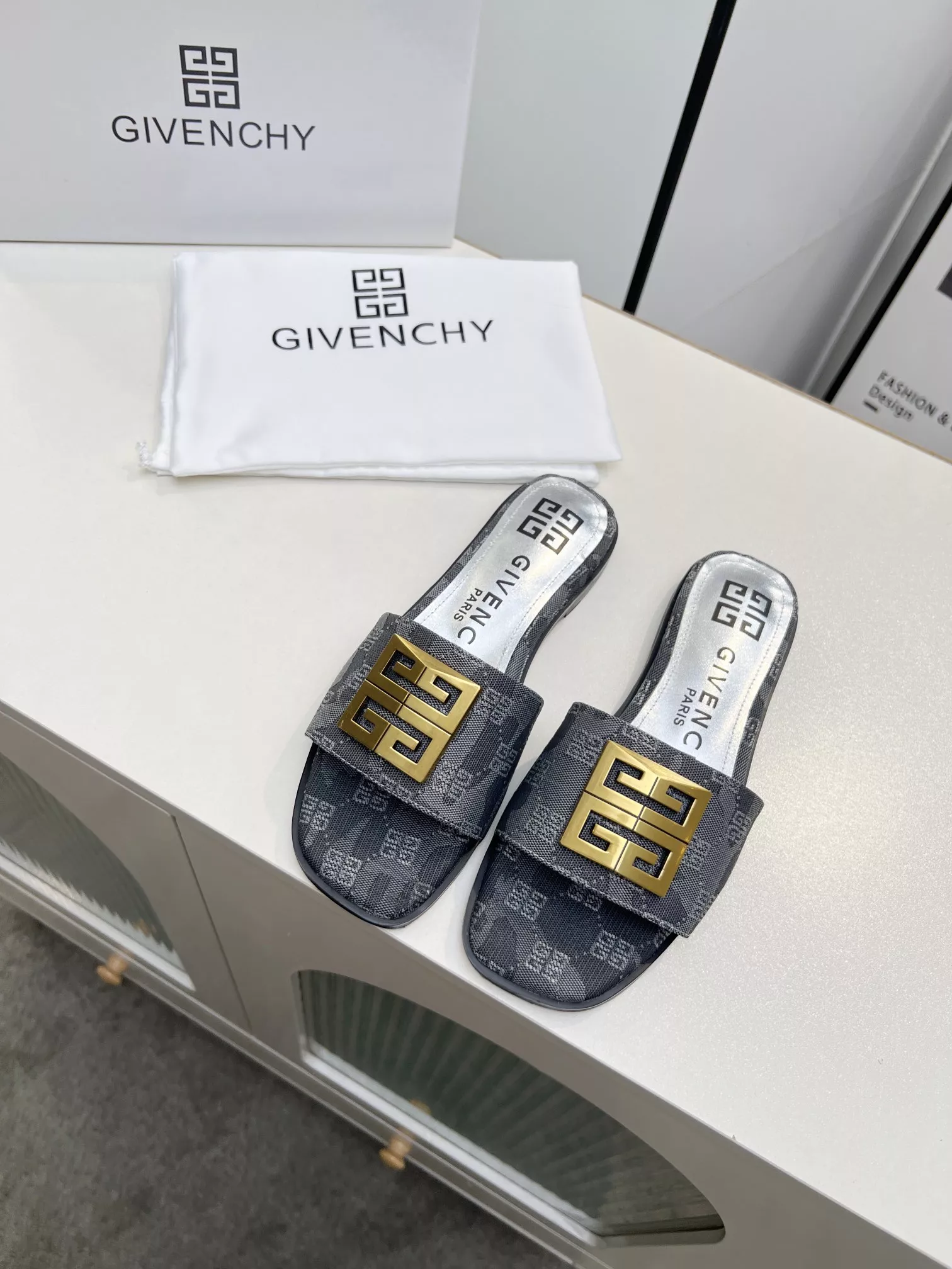 Givenchy Slippers For Women DailyWear 3475