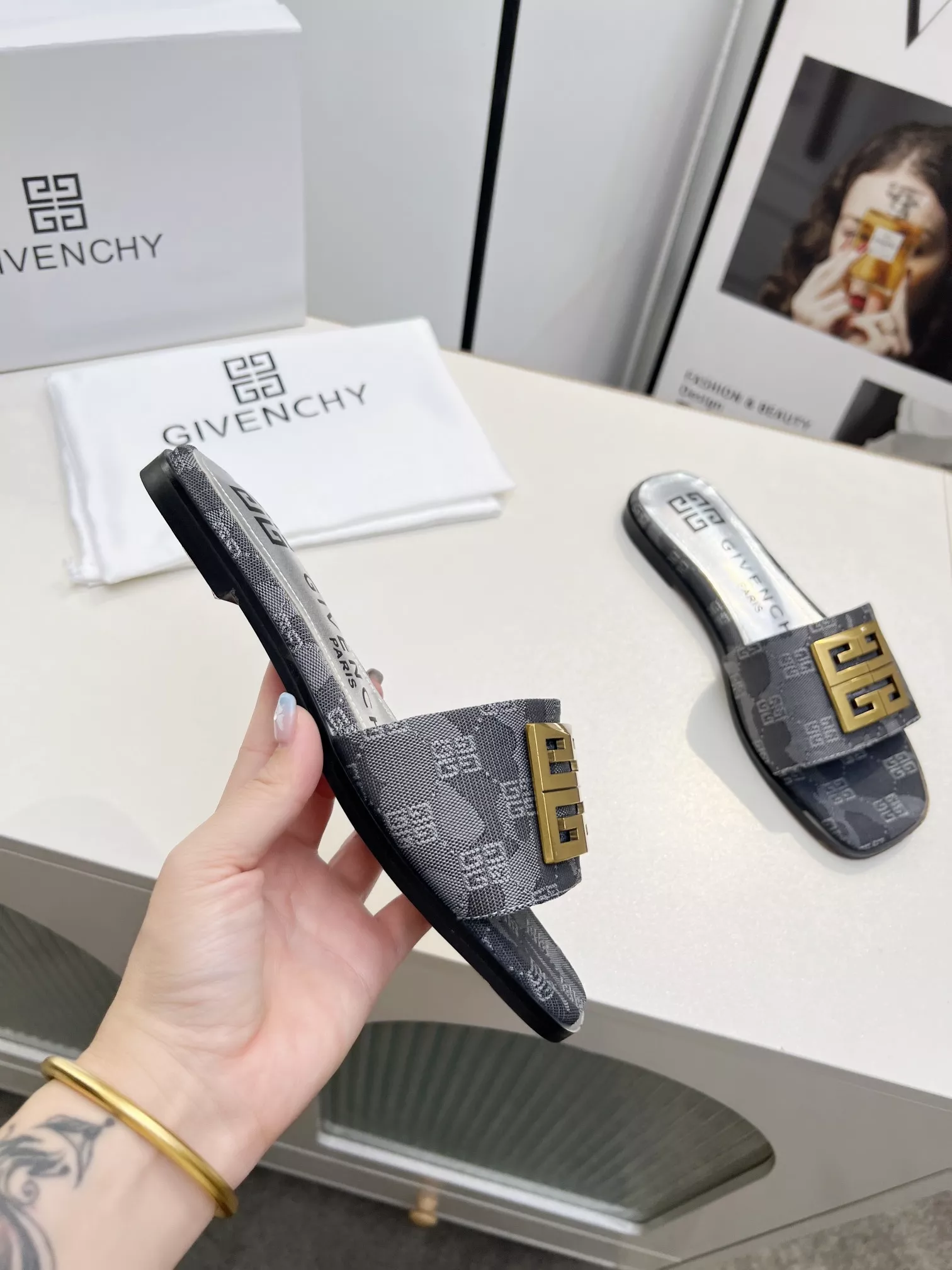 Givenchy Slippers For Women DailyWear 3475