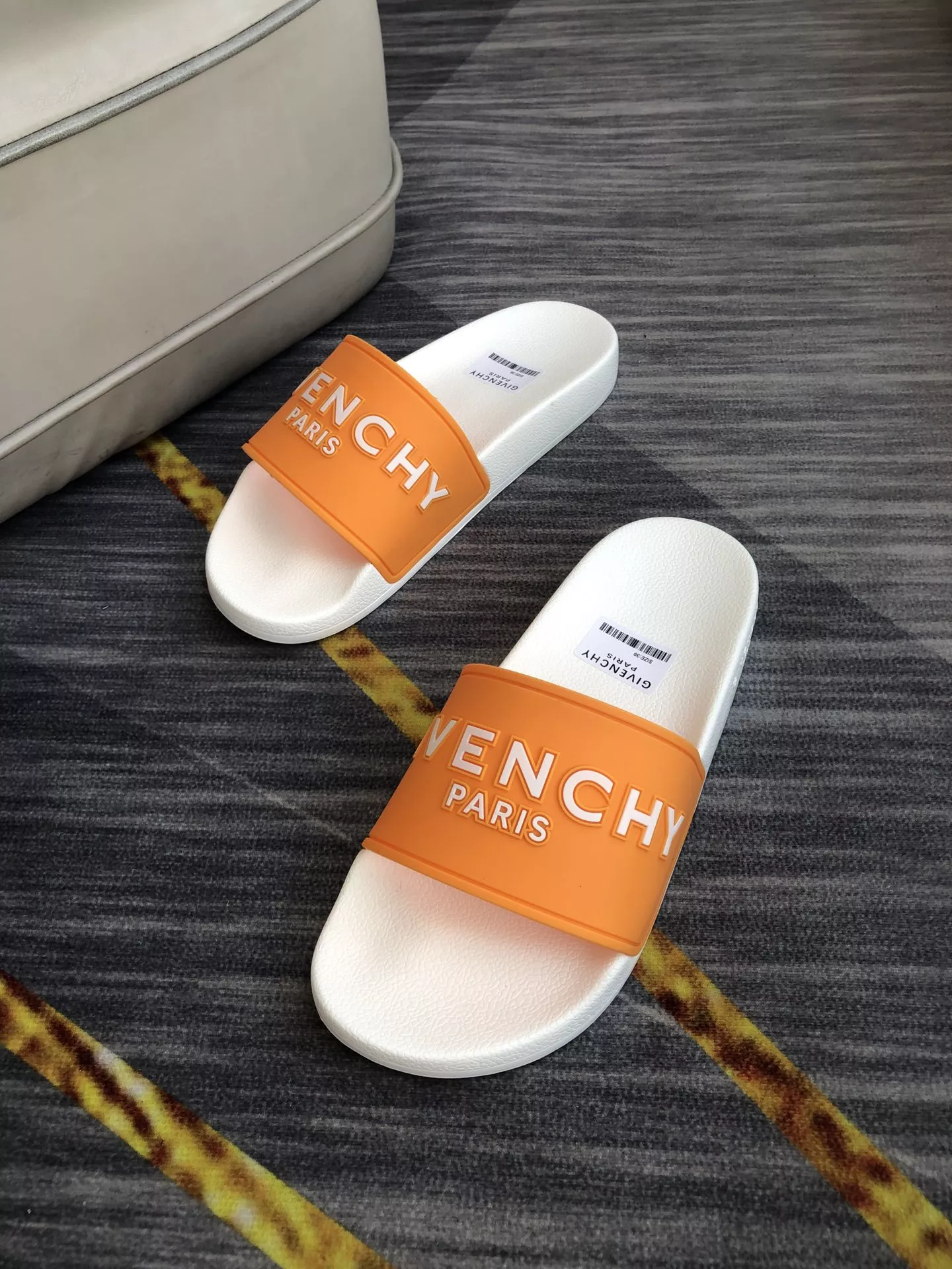Givenchy Slippers For Women Durable 5502