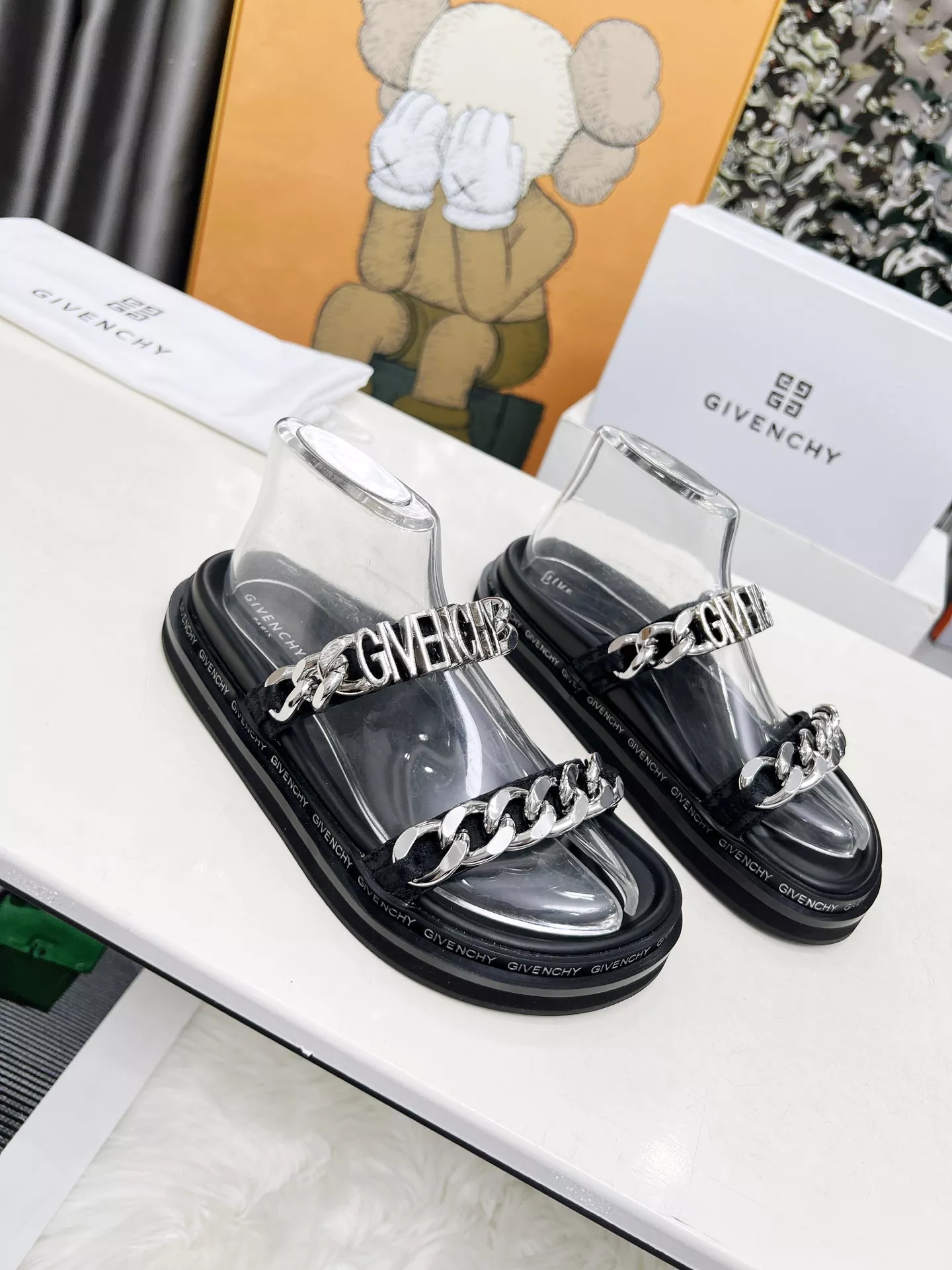 Givenchy Slippers For Women EasyMatch 7120