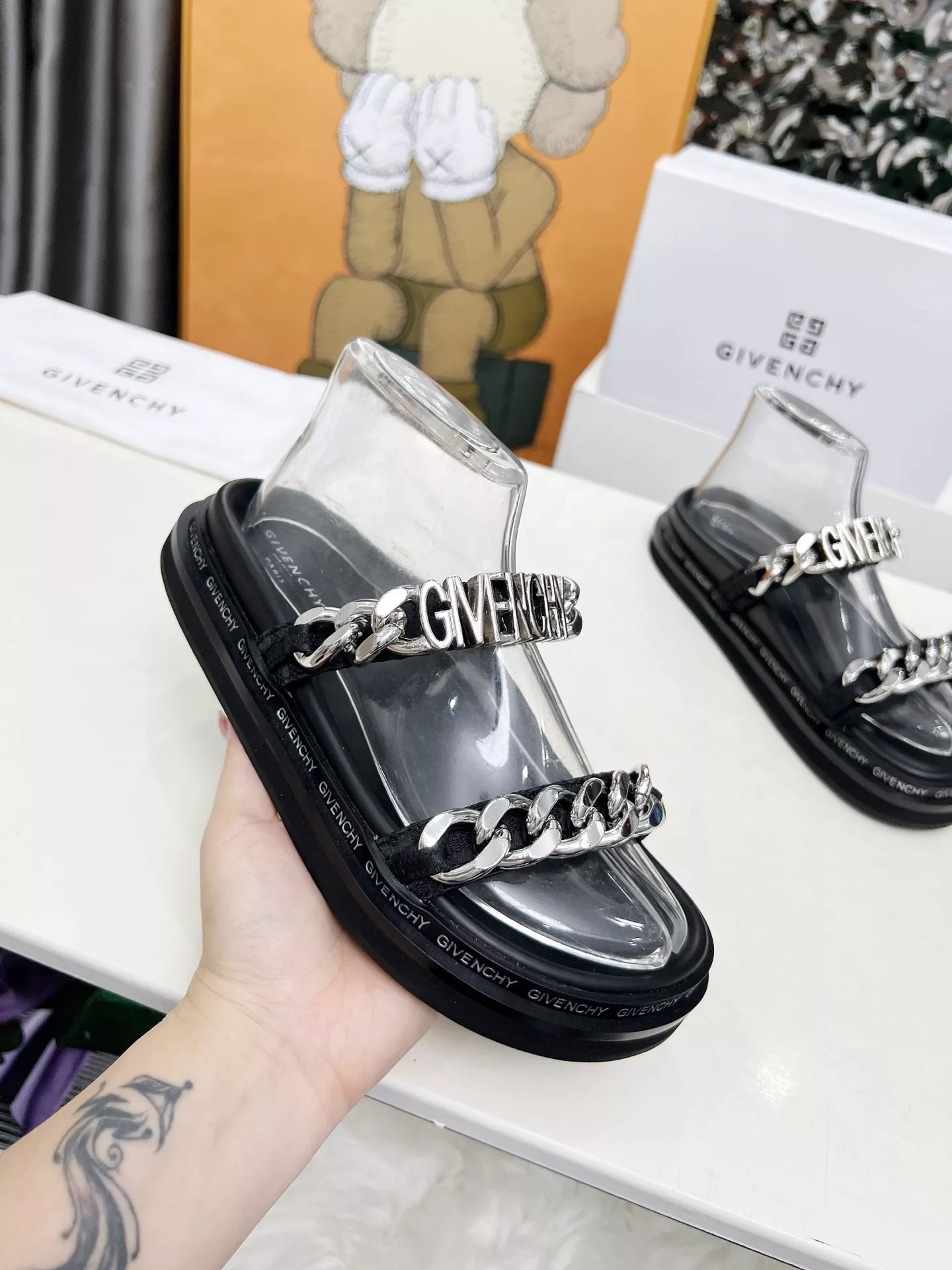Givenchy Slippers For Women EasyMatch 7120