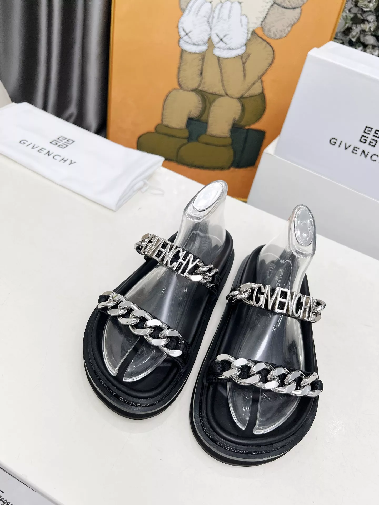 Givenchy Slippers For Women EasyMatch 7120