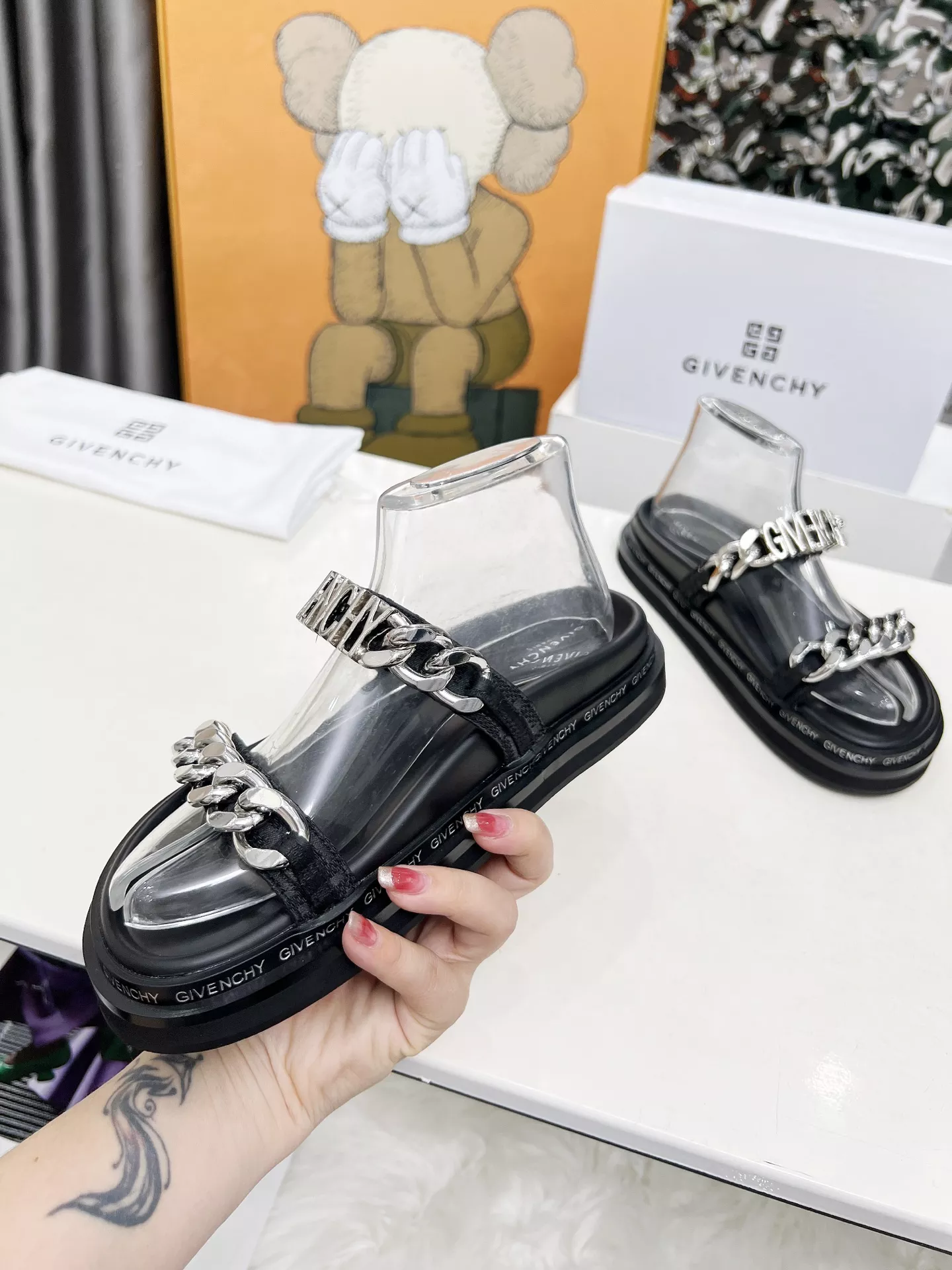 Givenchy Slippers For Women EasyMatch 7120