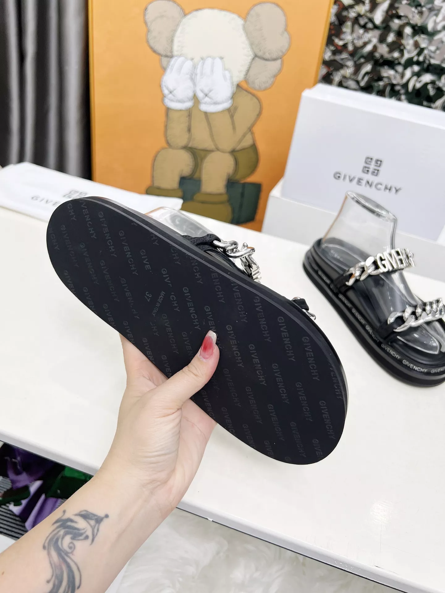 Givenchy Slippers For Women EasyMatch 7120