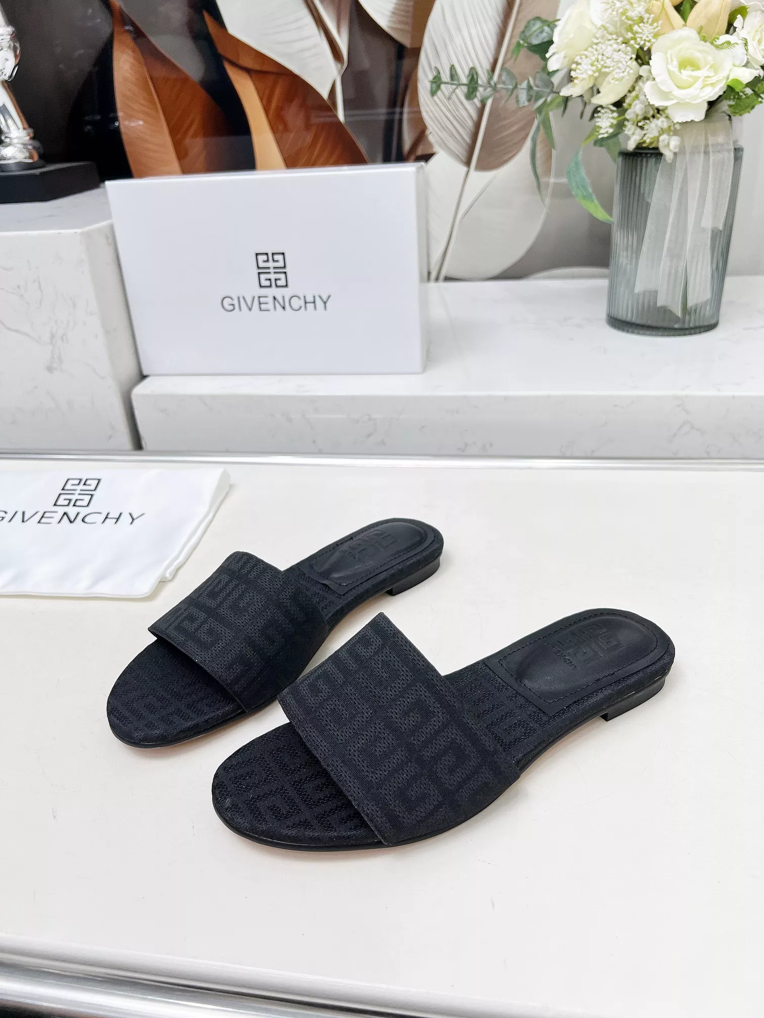 Givenchy Slippers For Women Popular 4462