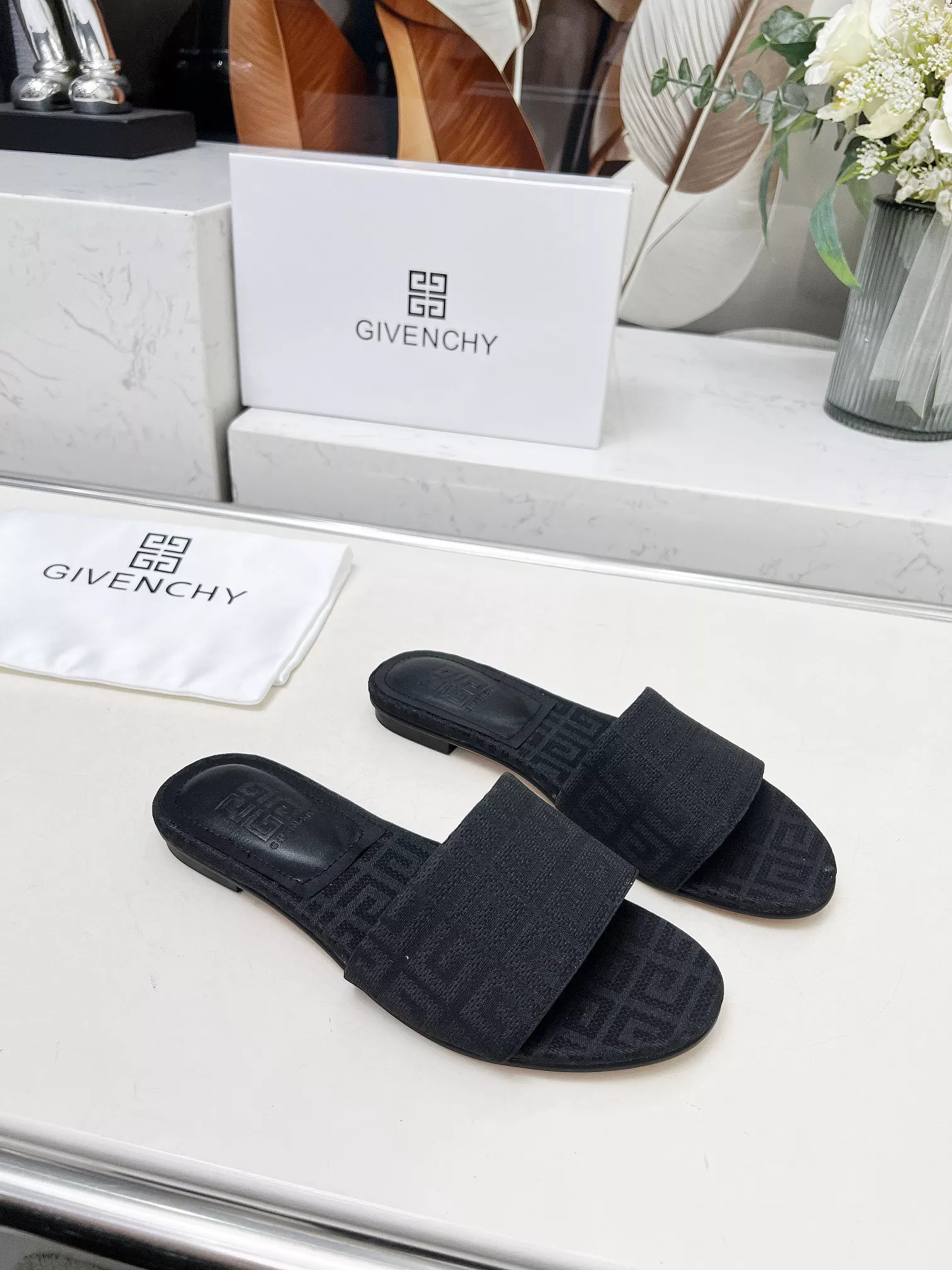 Givenchy Slippers For Women Popular 4462