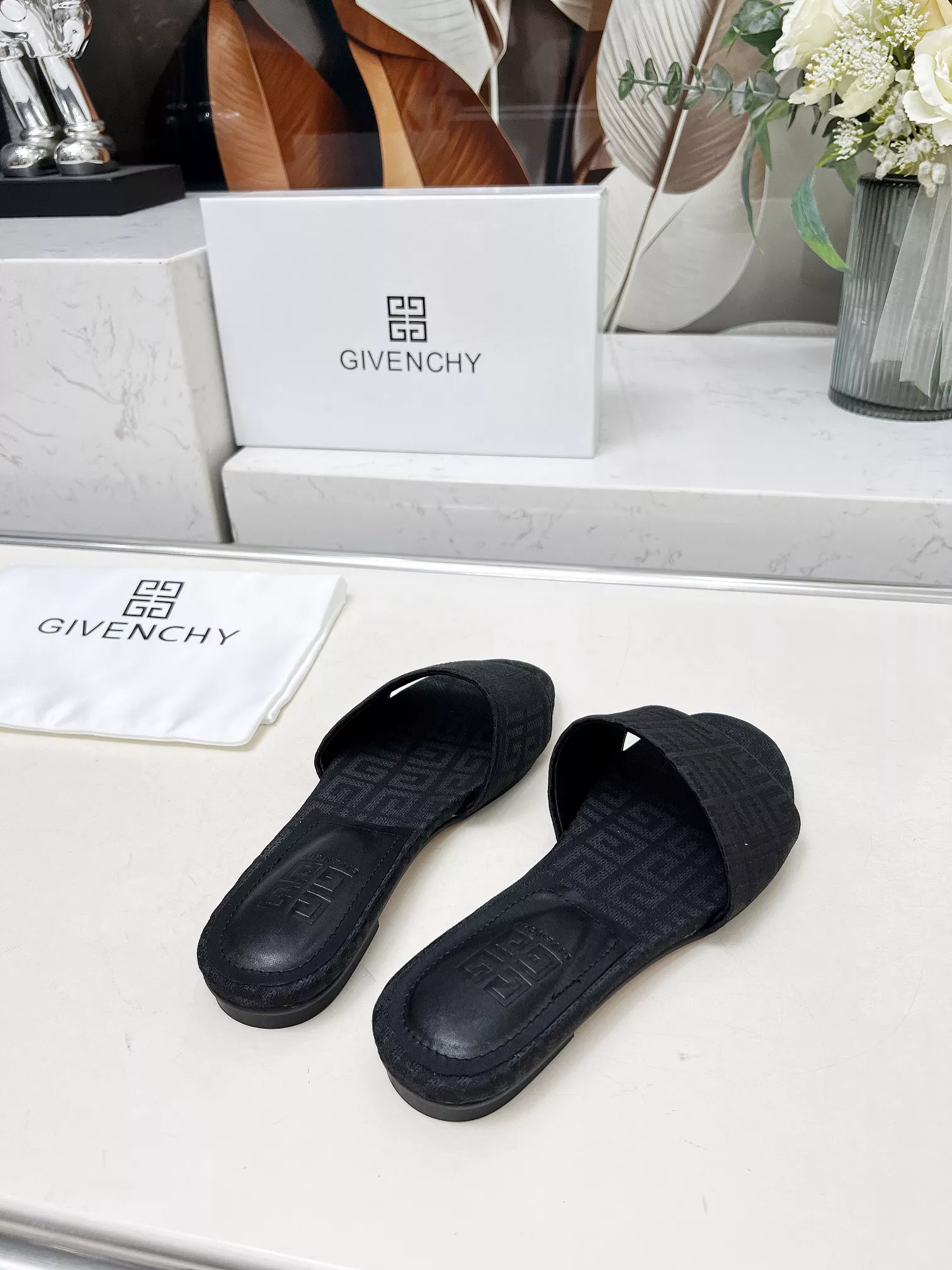 Givenchy Slippers For Women Popular 4462