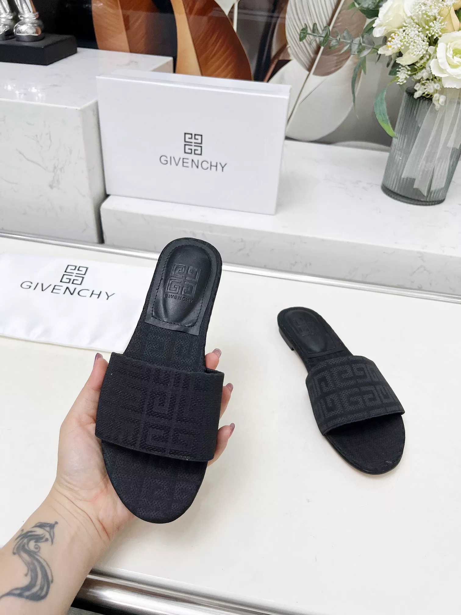 Givenchy Slippers For Women Popular 4462