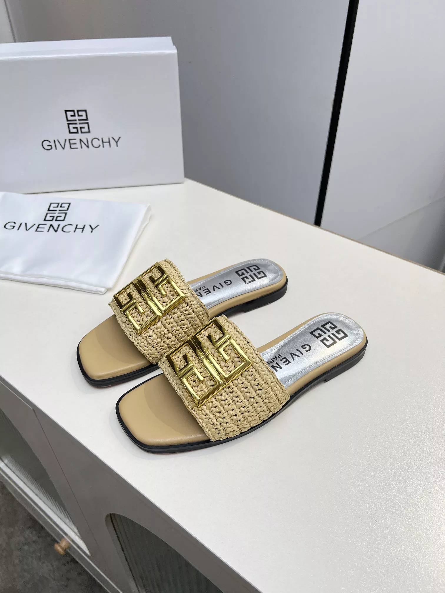 Givenchy Slippers For Women UrbanStyle 1945