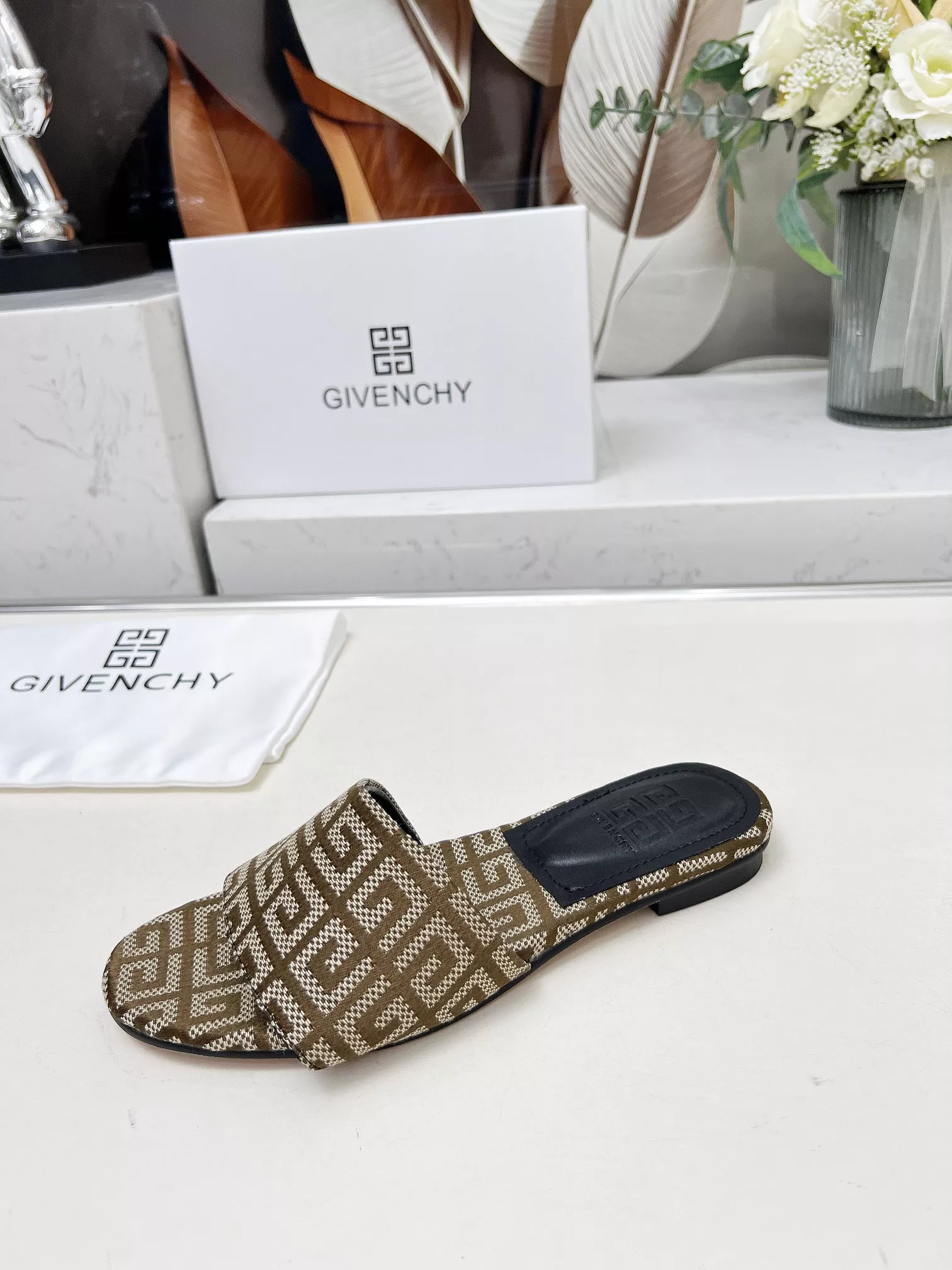 Givenchy Slippers For Women Vibrant 6748
