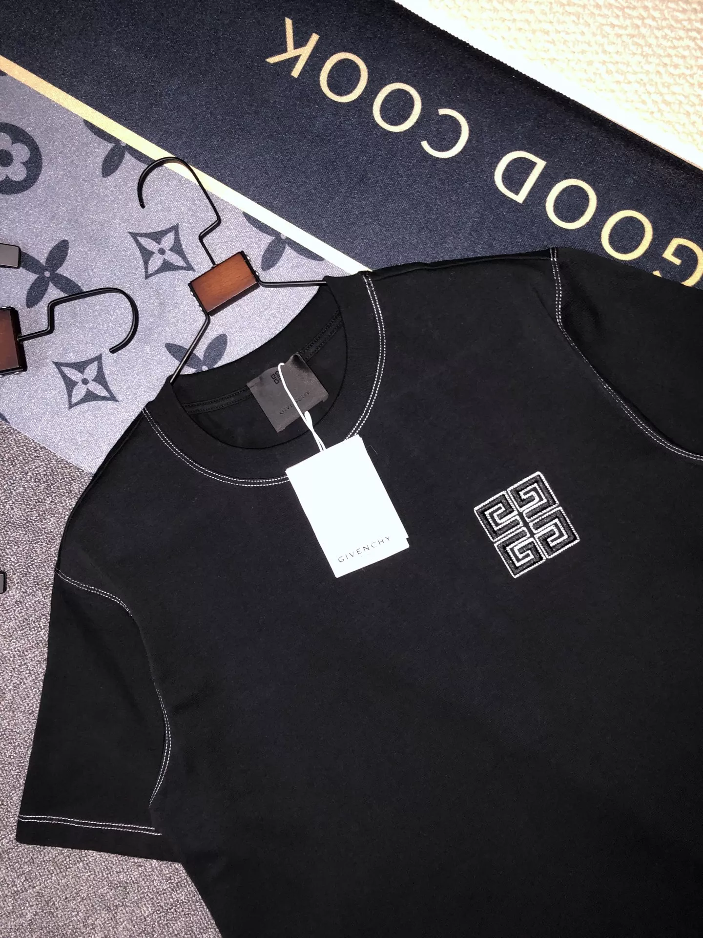 Givenchy T-Shirts Short Sleeved For Unisex Elegant 5507