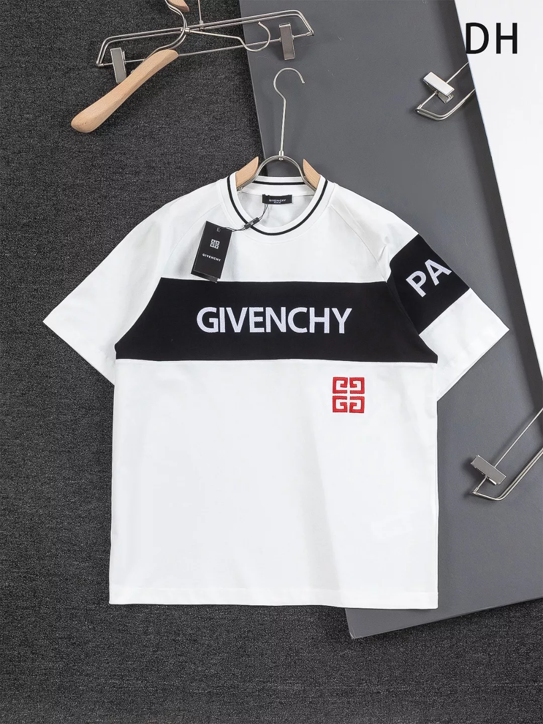 Givenchy T-Shirts Short Sleeved For Unisex ModernLook 2309