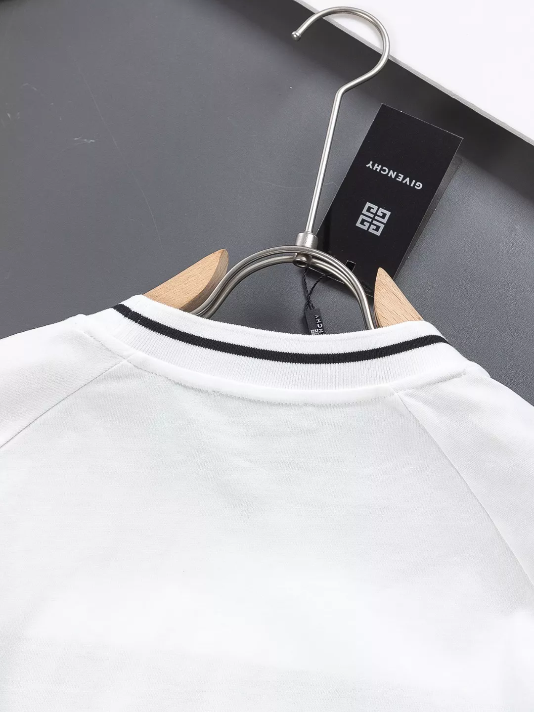 Givenchy T-Shirts Short Sleeved For Unisex ModernLook 2309