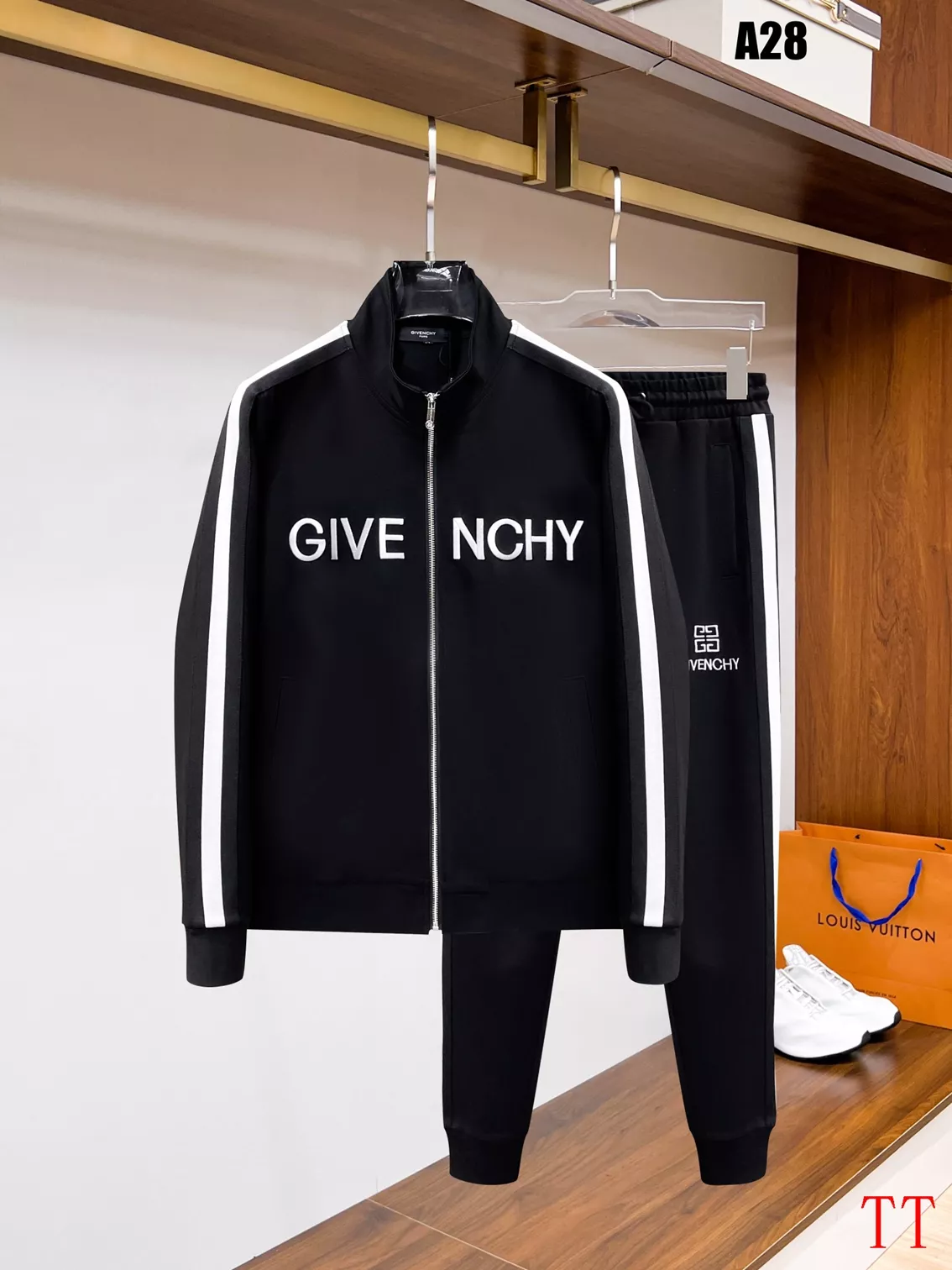 Givenchy Tracksuits Long Sleeved For Men Versatile 4349