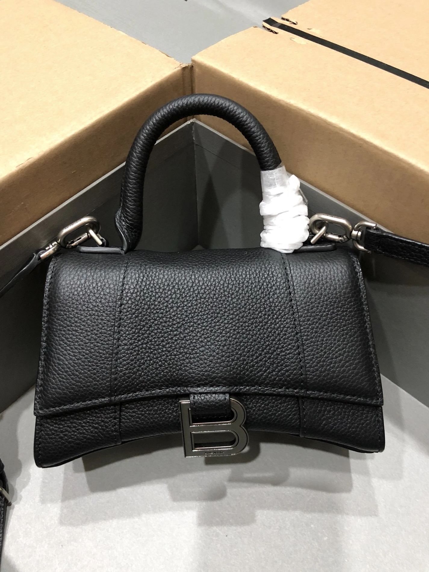 GoAnywhere 1058 Balenciaga AAA Quality Handbags For Women