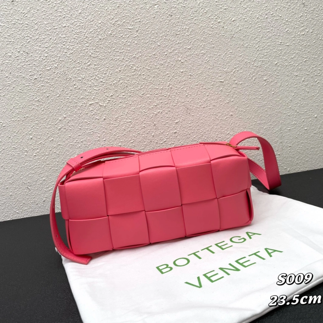 GoAnywhere 1104 Bottega Veneta BV AAA Quality Messenger Bags For Women