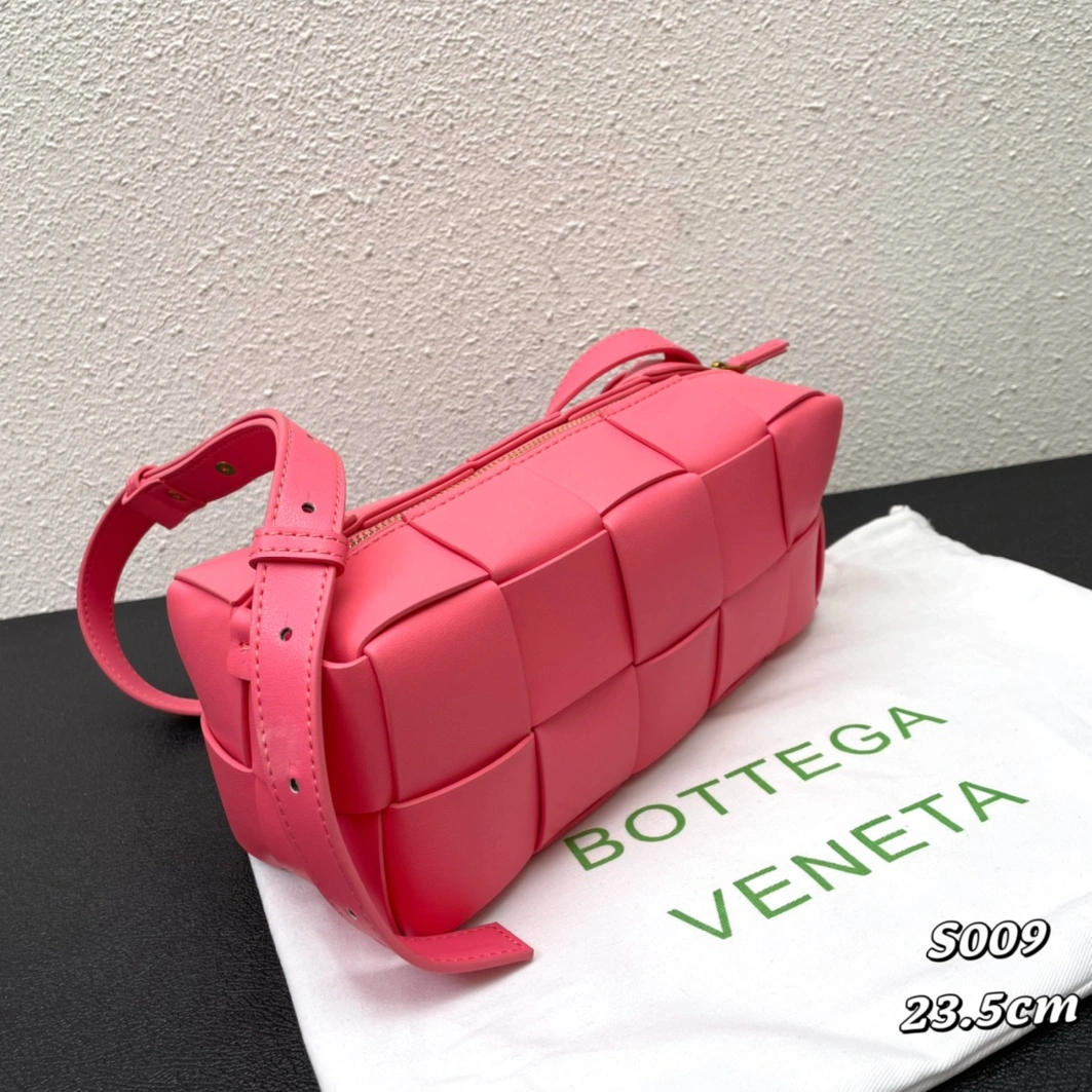 GoAnywhere 1104 Bottega Veneta BV AAA Quality Messenger Bags For Women