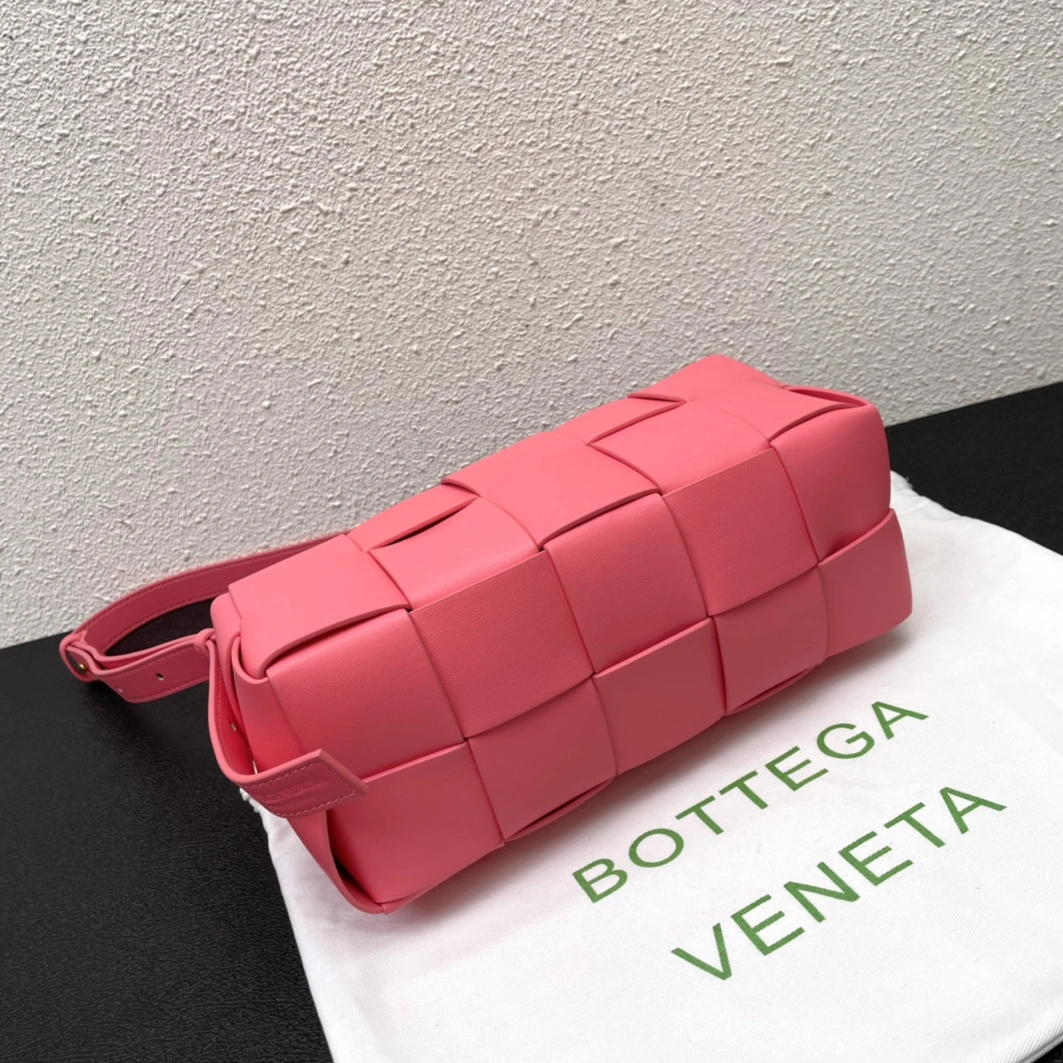 GoAnywhere 1104 Bottega Veneta BV AAA Quality Messenger Bags For Women