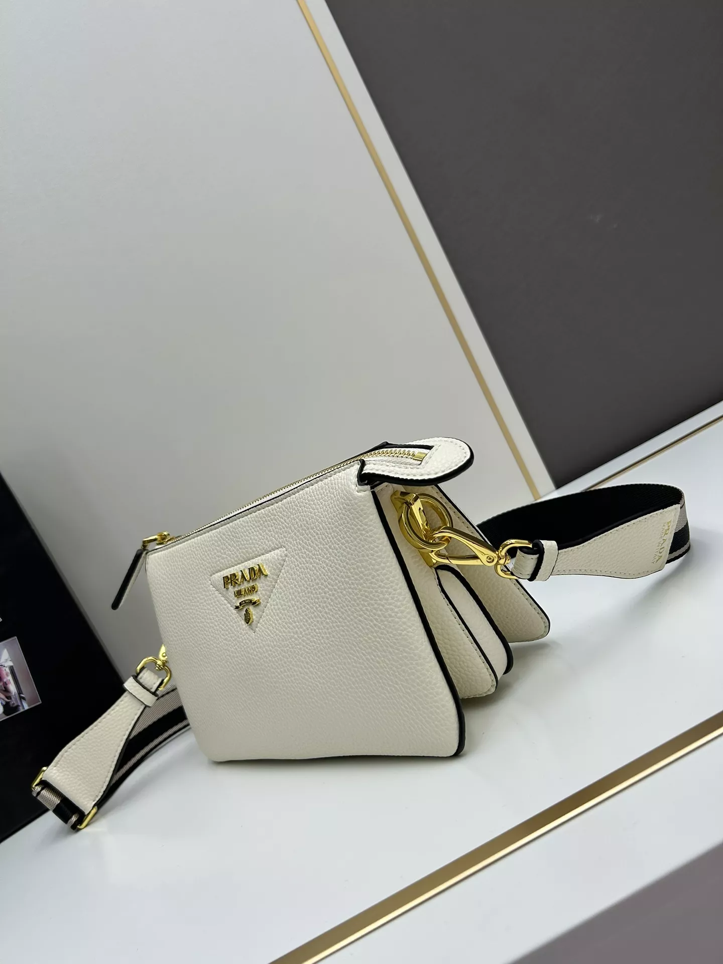 GoAnywhere 1153 Prada AAA Quality Messenger Bags For Women