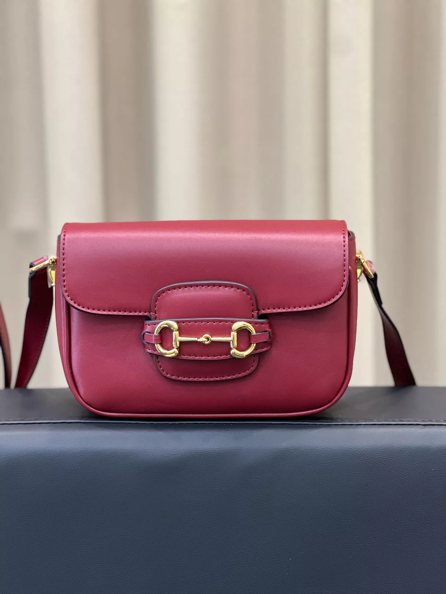 GoAnywhere 1373 Gucci AAA Quality Messenger Bags For Women