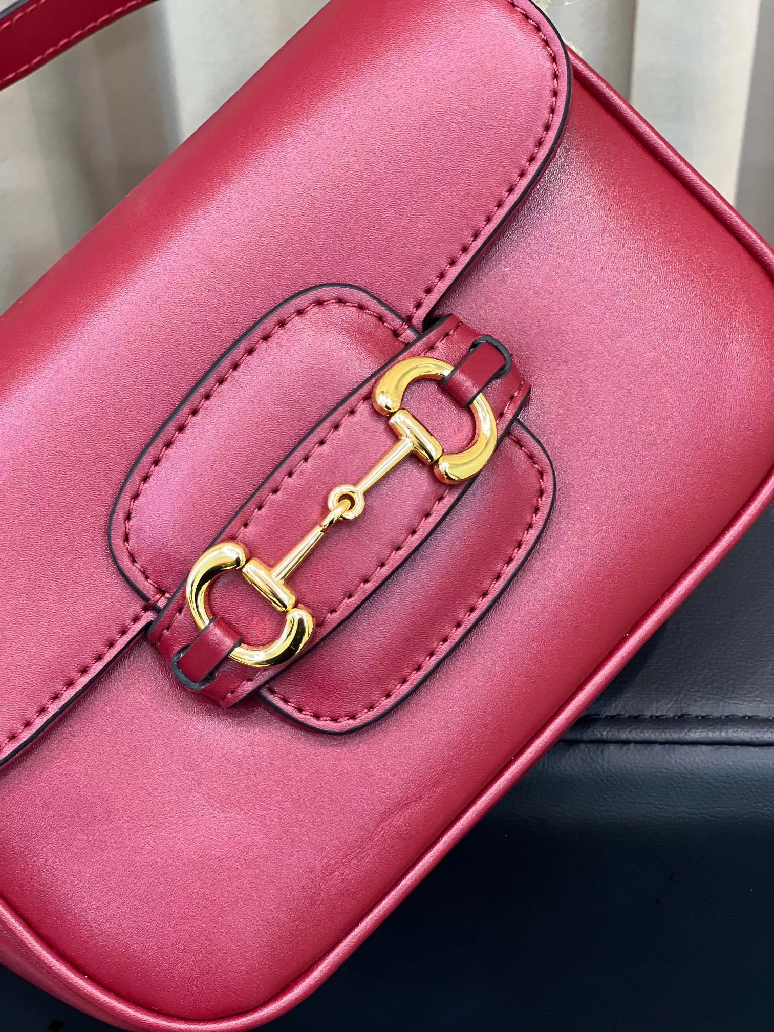 GoAnywhere 1373 Gucci AAA Quality Messenger Bags For Women
